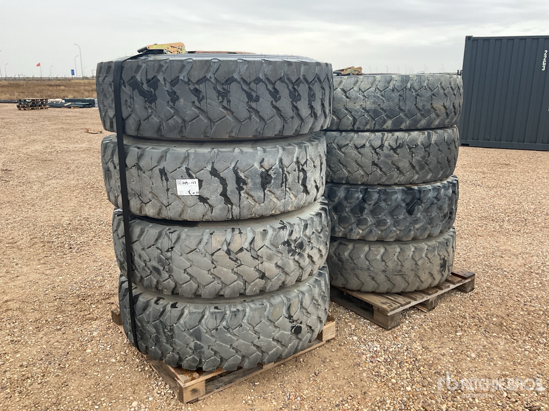 General Appearance with Bild, Ecke vorne links