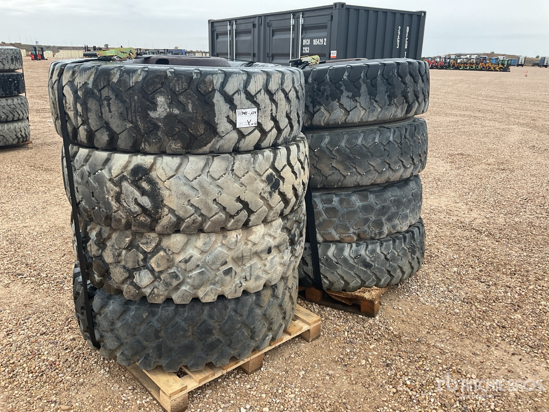 General Appearance with Bild, Ecke vorne links