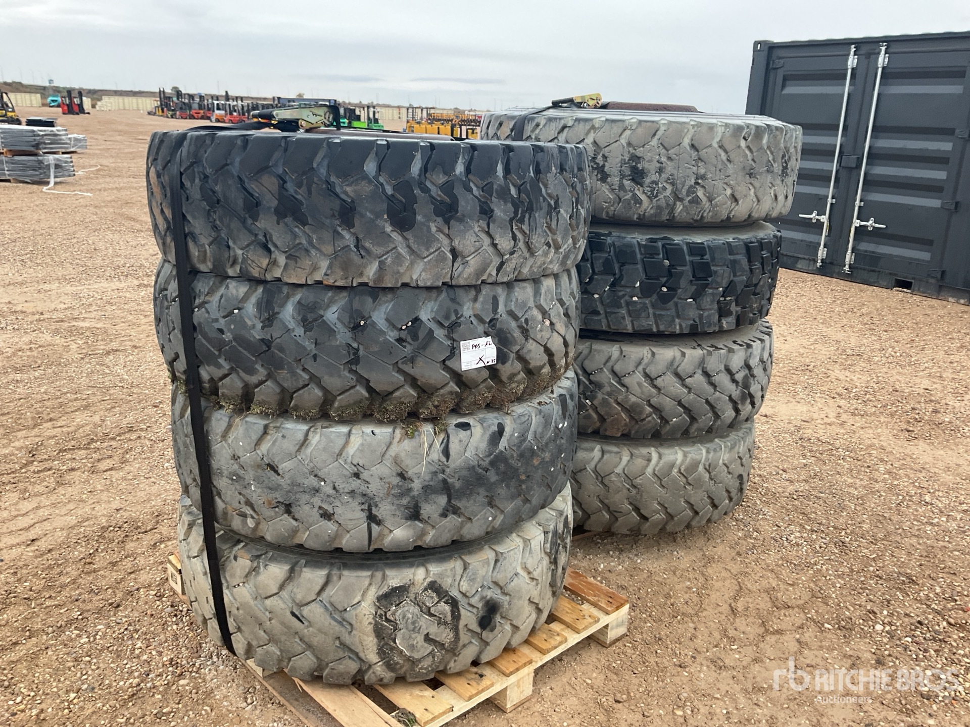 General Appearance with Bild, Ecke vorne links