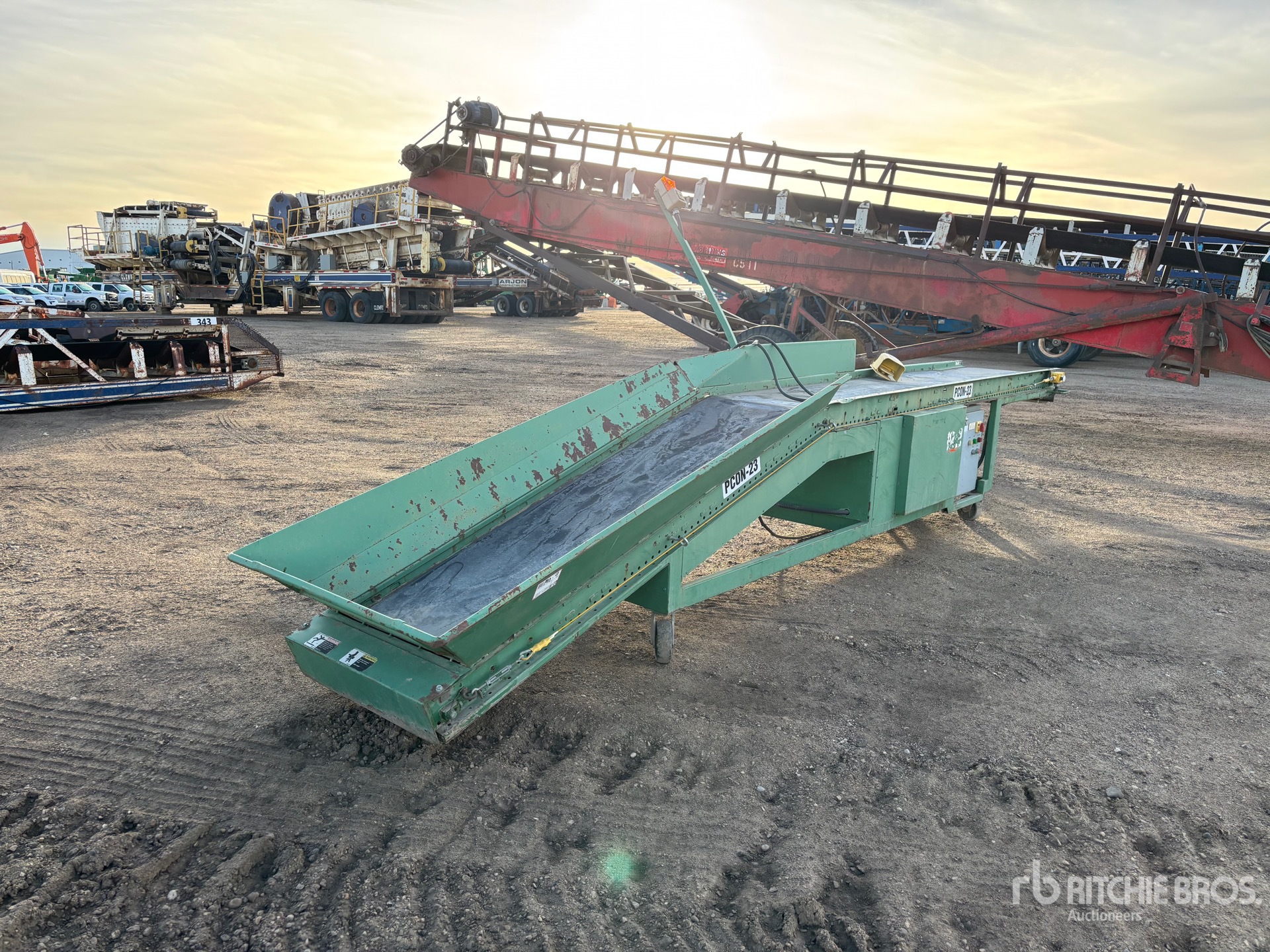 General Appearance with Bild, Ecke vorne links