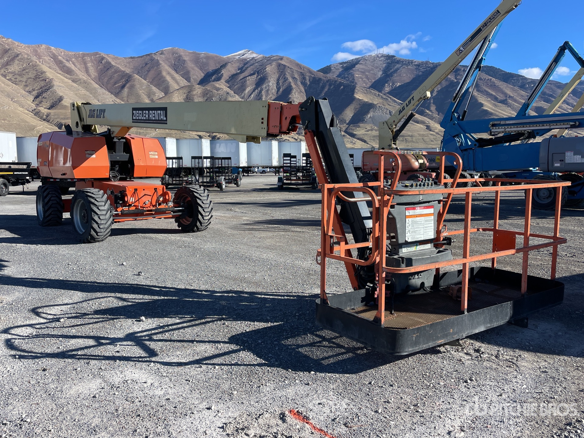 General Appearance with Picture, Right Front Corner