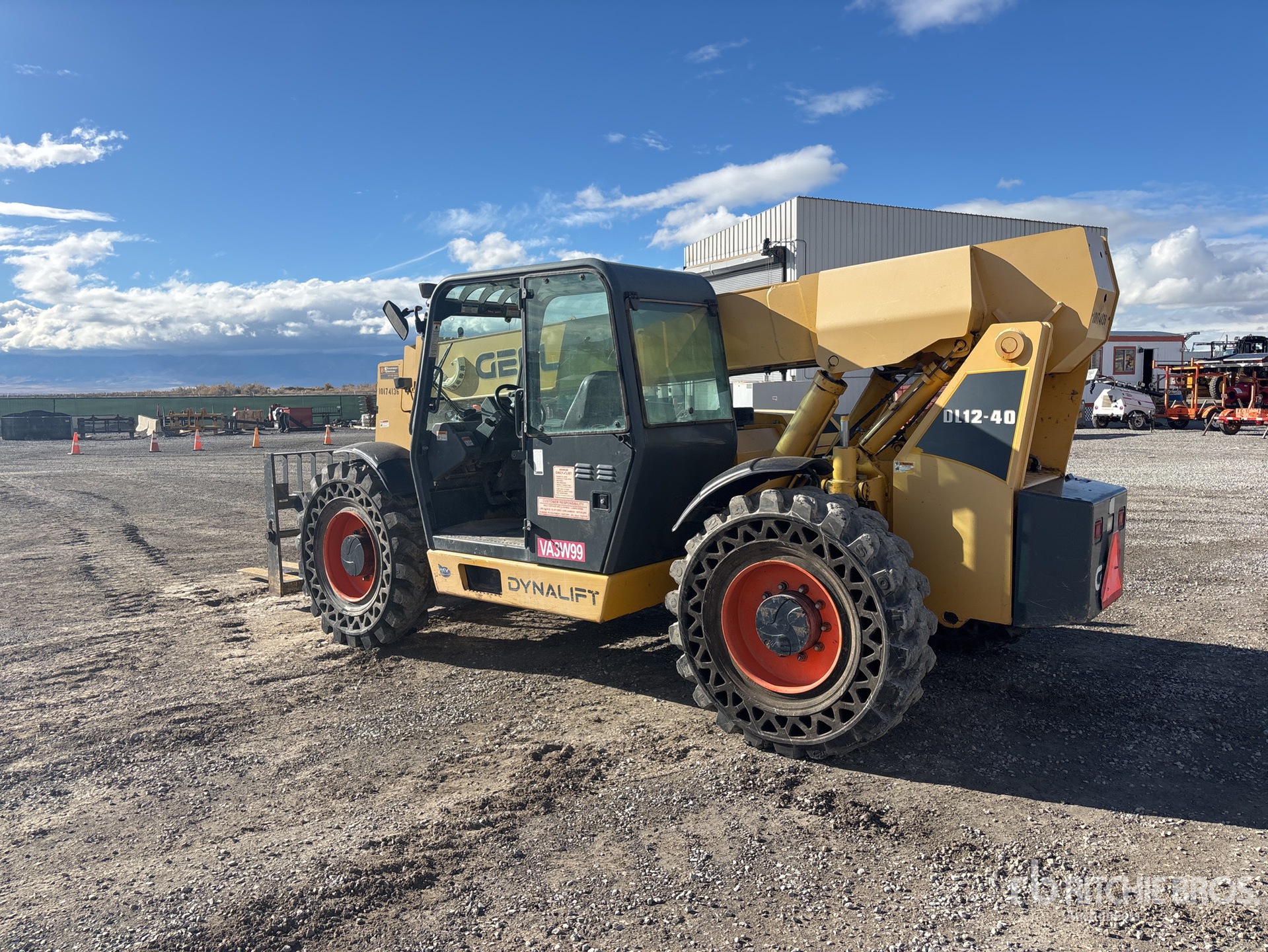 General Appearance with Bild, Ecke hinten links