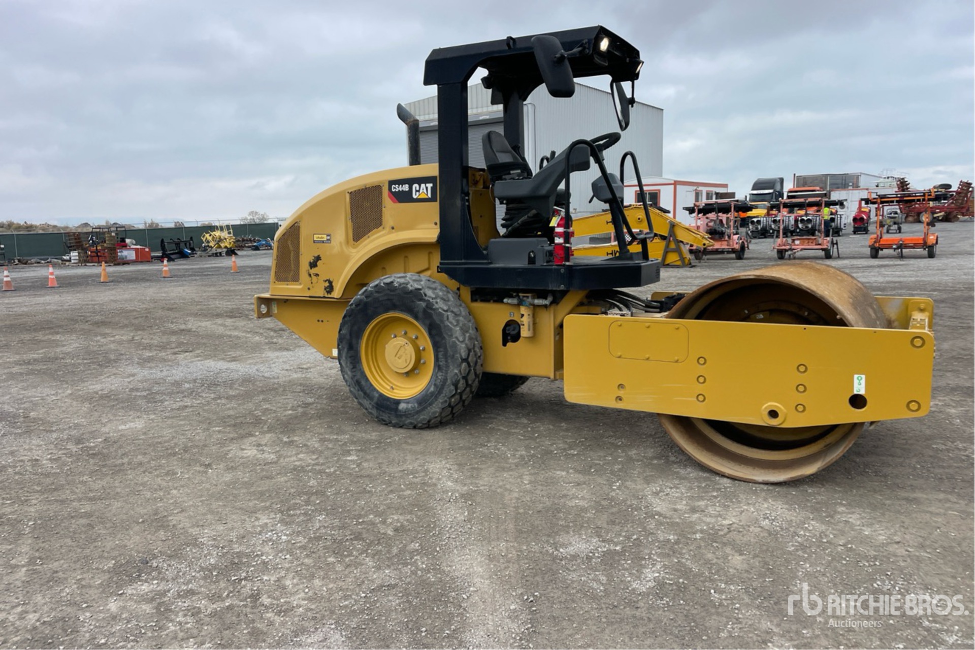 General Appearance with Picture, Right Front Corner