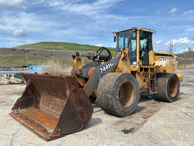 John Deere 744H Wheel Loader John Deere 744H Wheel Loader