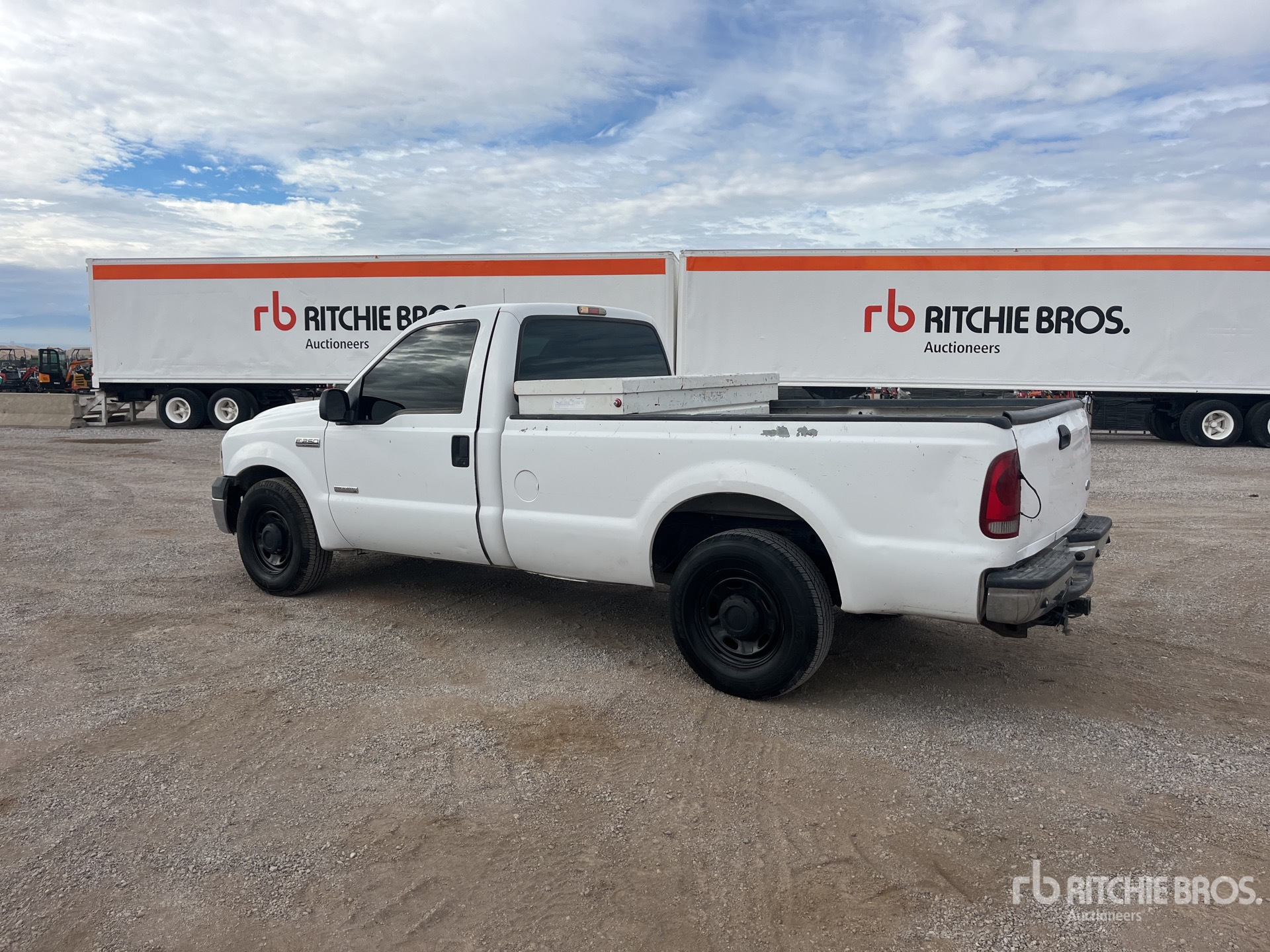 General Appearance with Bild, Ecke hinten links