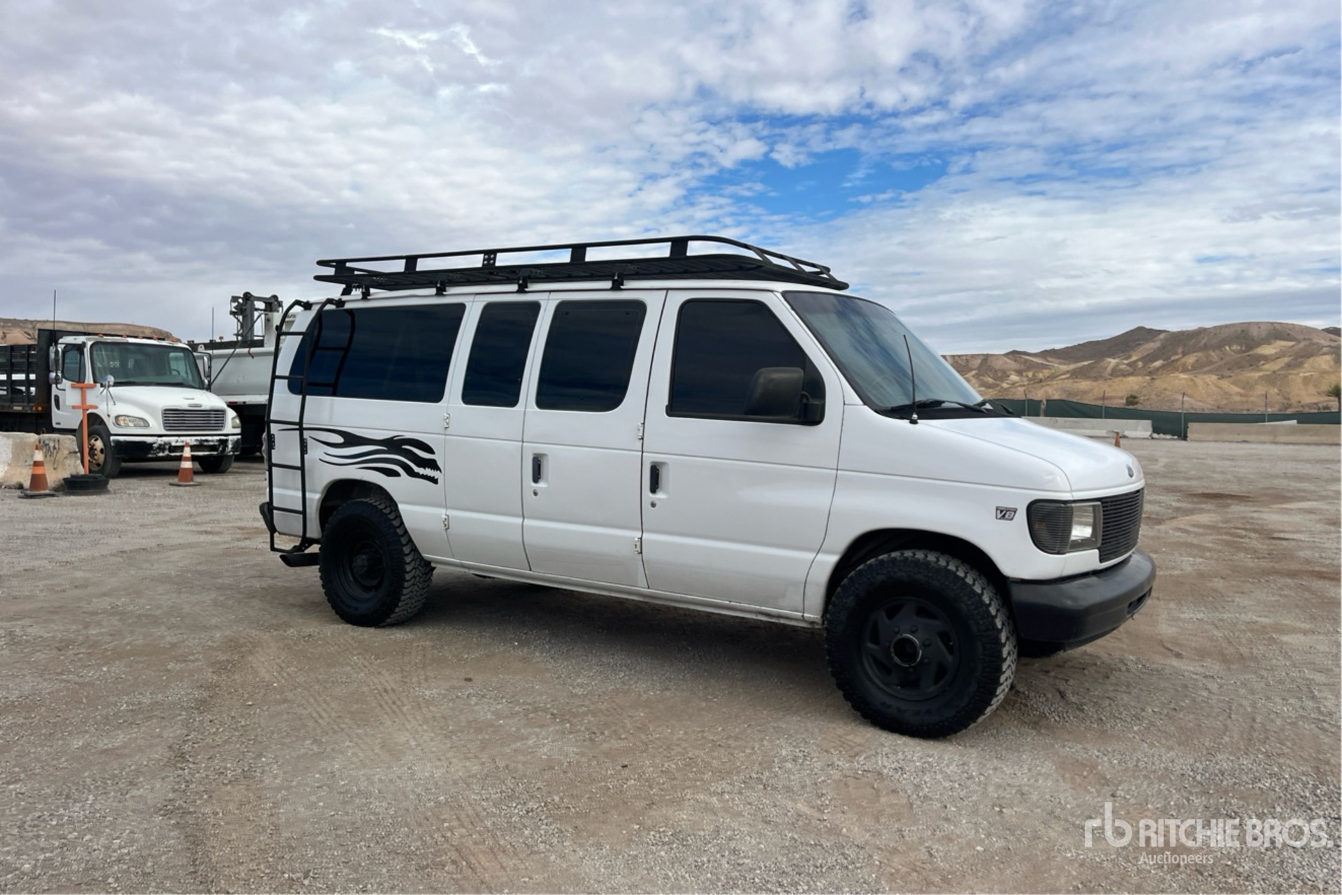 General Appearance with Foto, angolo anteriore destro