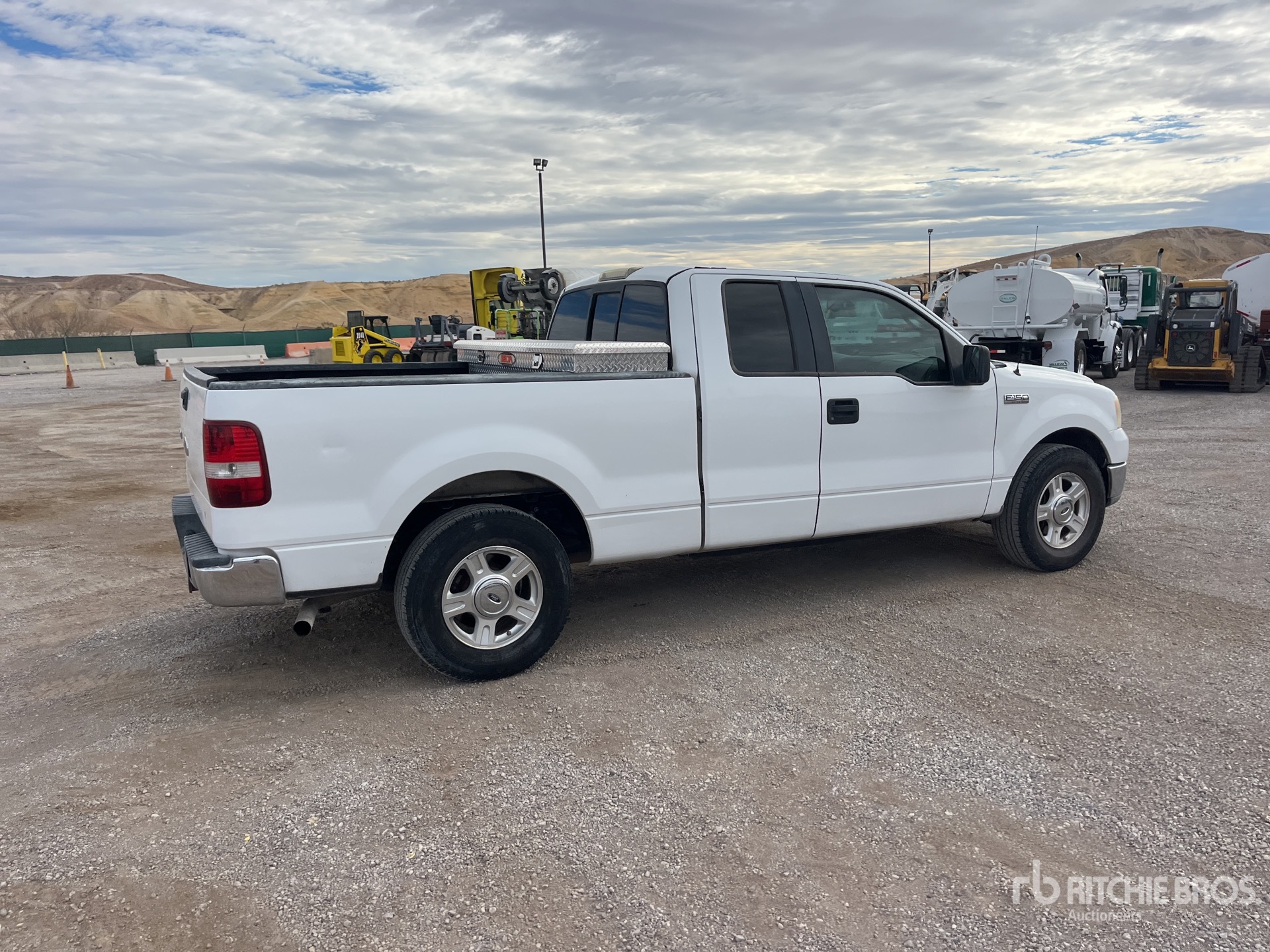 General Appearance with Foto, angolo anteriore sinistro