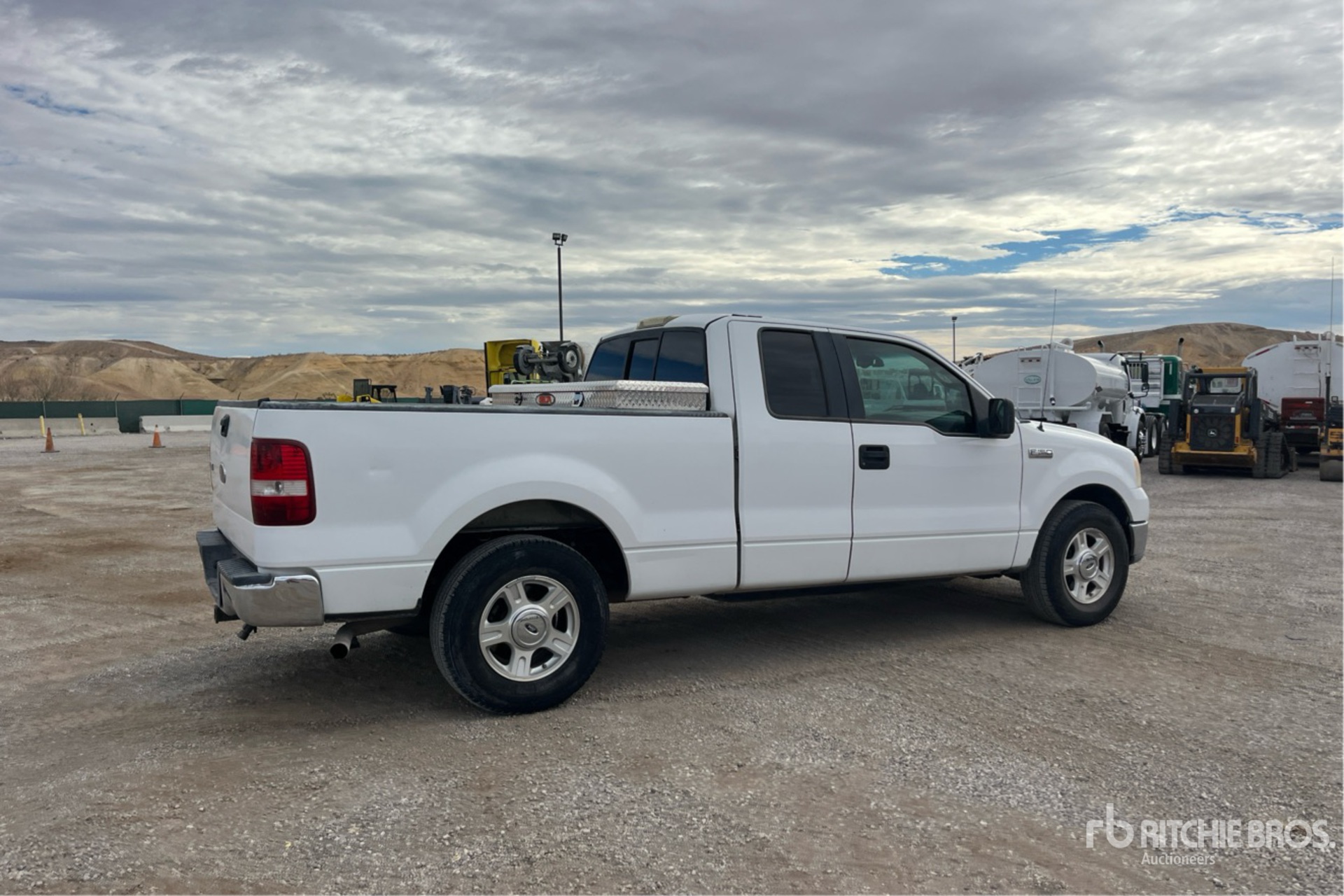 General Appearance with Bild, Ecke hinten rechts