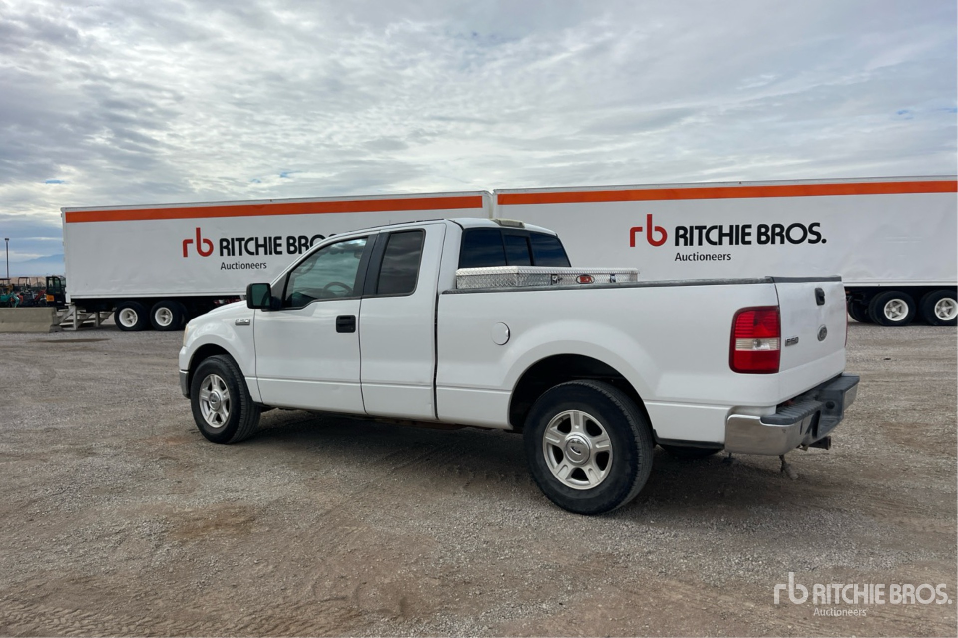 General Appearance with Bild, Ecke hinten links