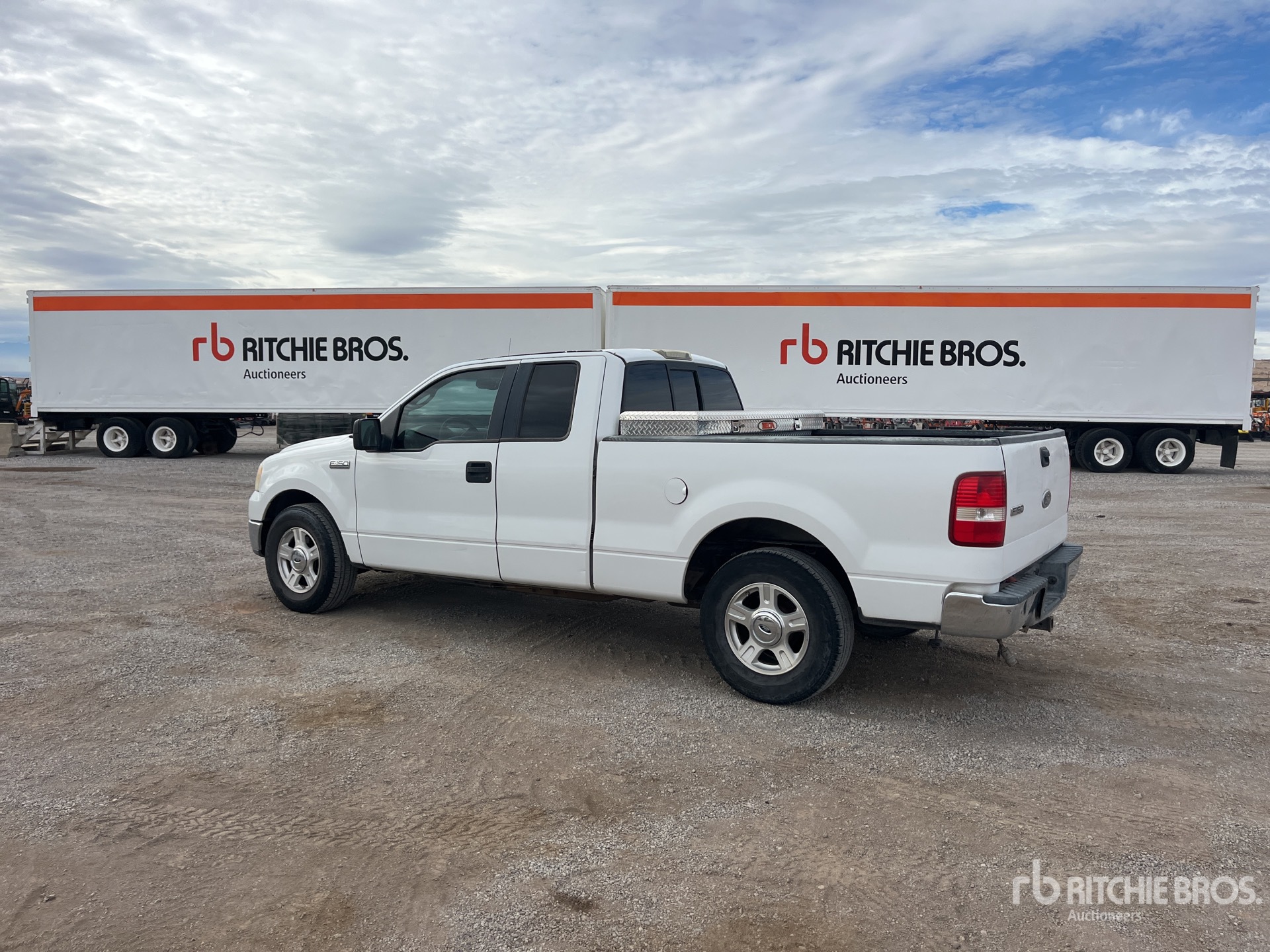 General Appearance with Foto, angolo posteriore sinistro