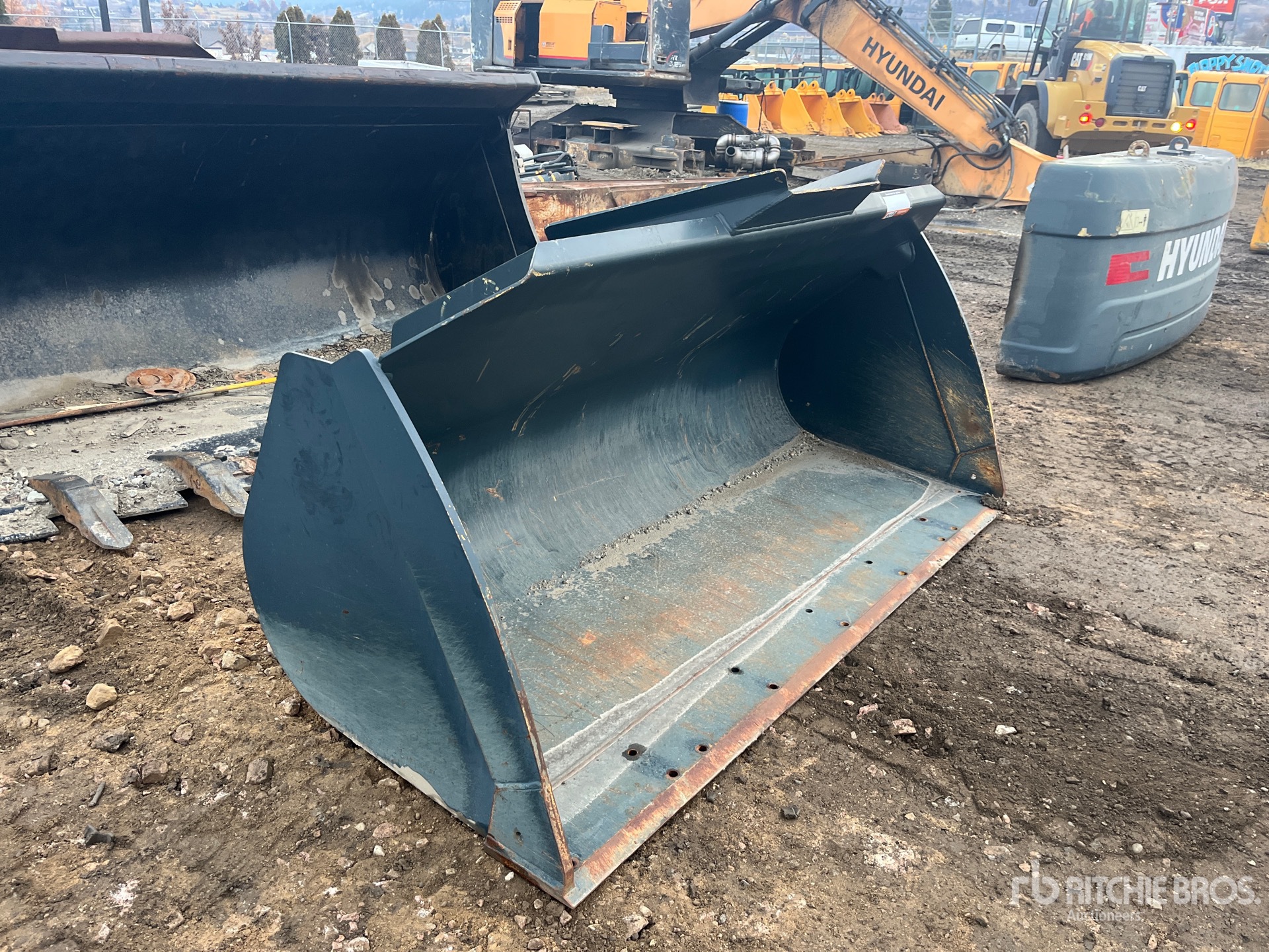 General Appearance with Bild, Ecke vorne rechts