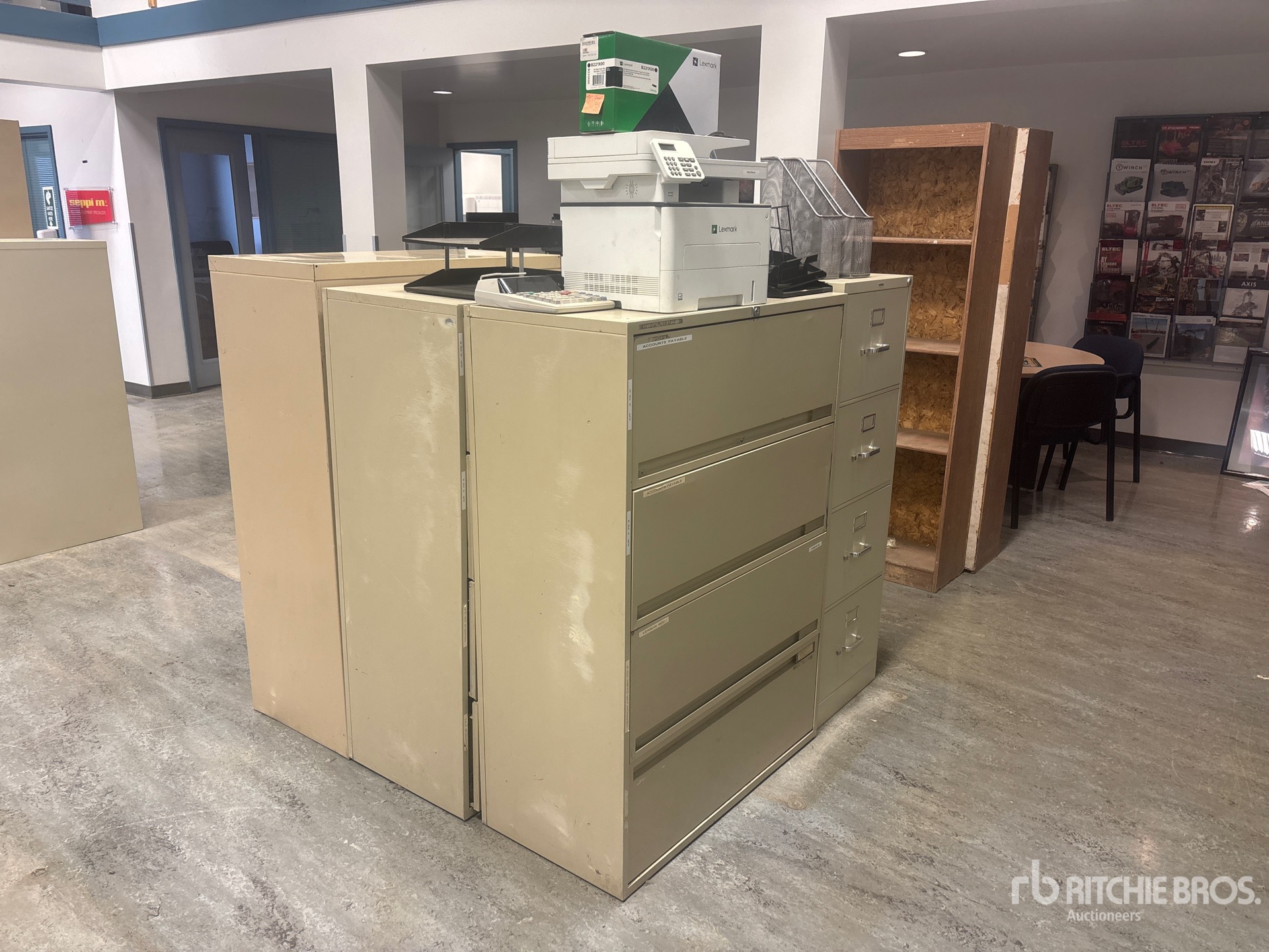 General Appearance with Picture, Right Front Corner