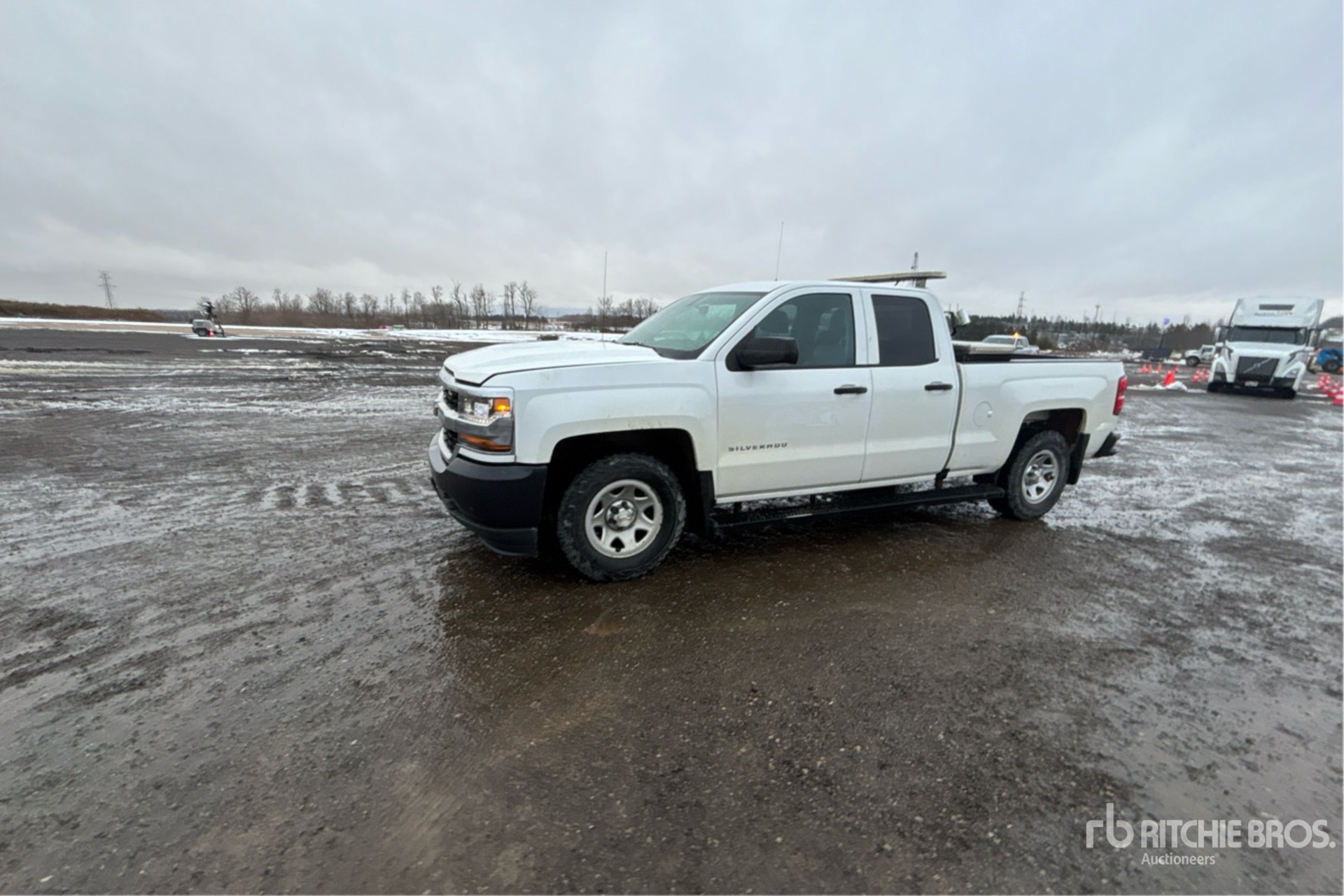 General Appearance with Bild, Ecke vorne links