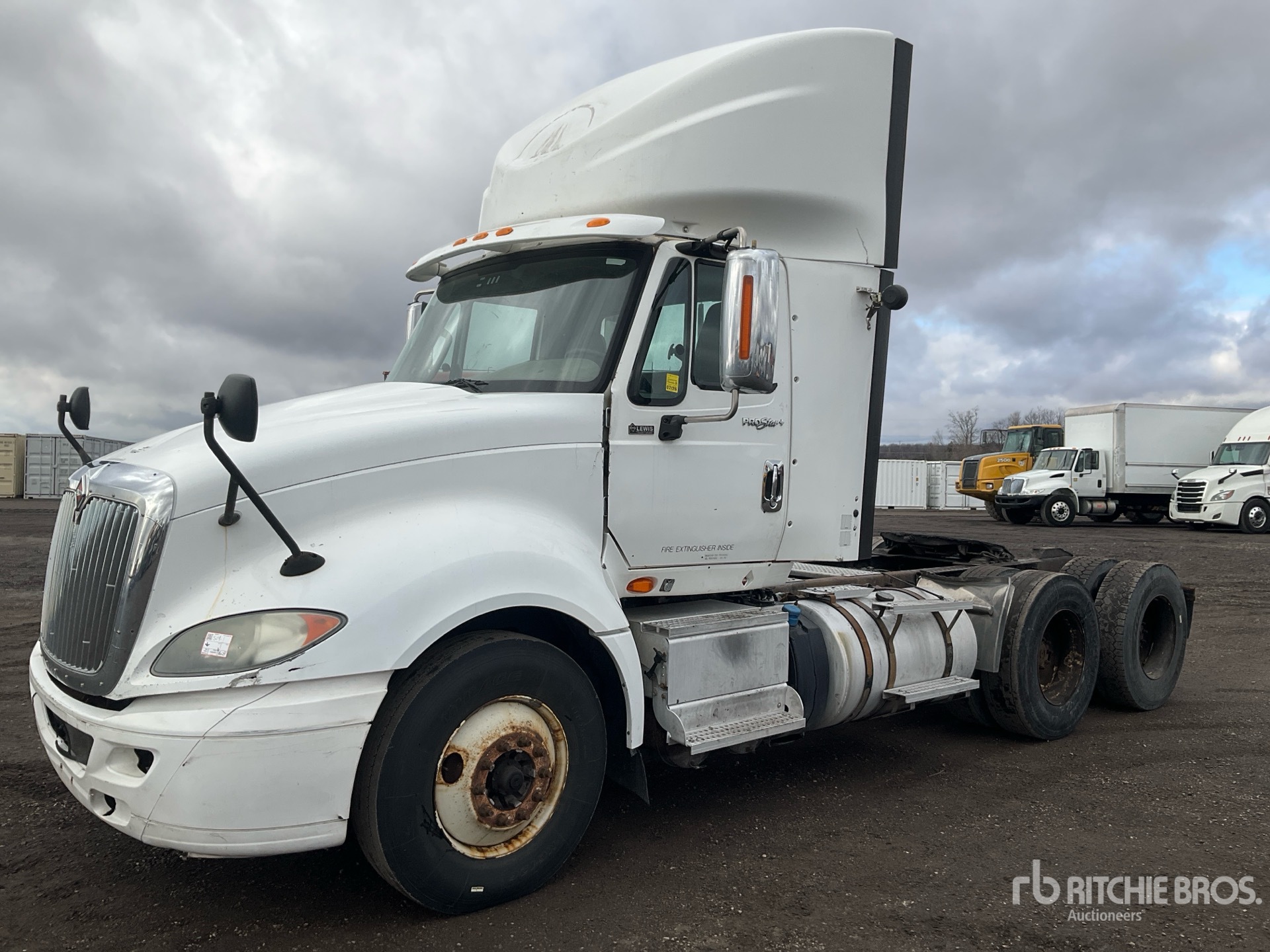 General Appearance with Foto, angolo anteriore sinistro