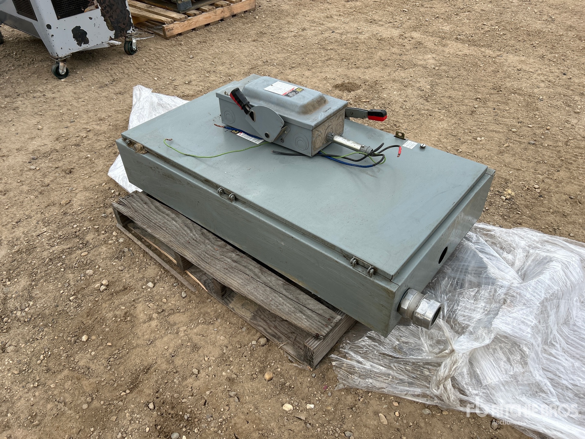 General Appearance with Bild, Ecke hinten rechts