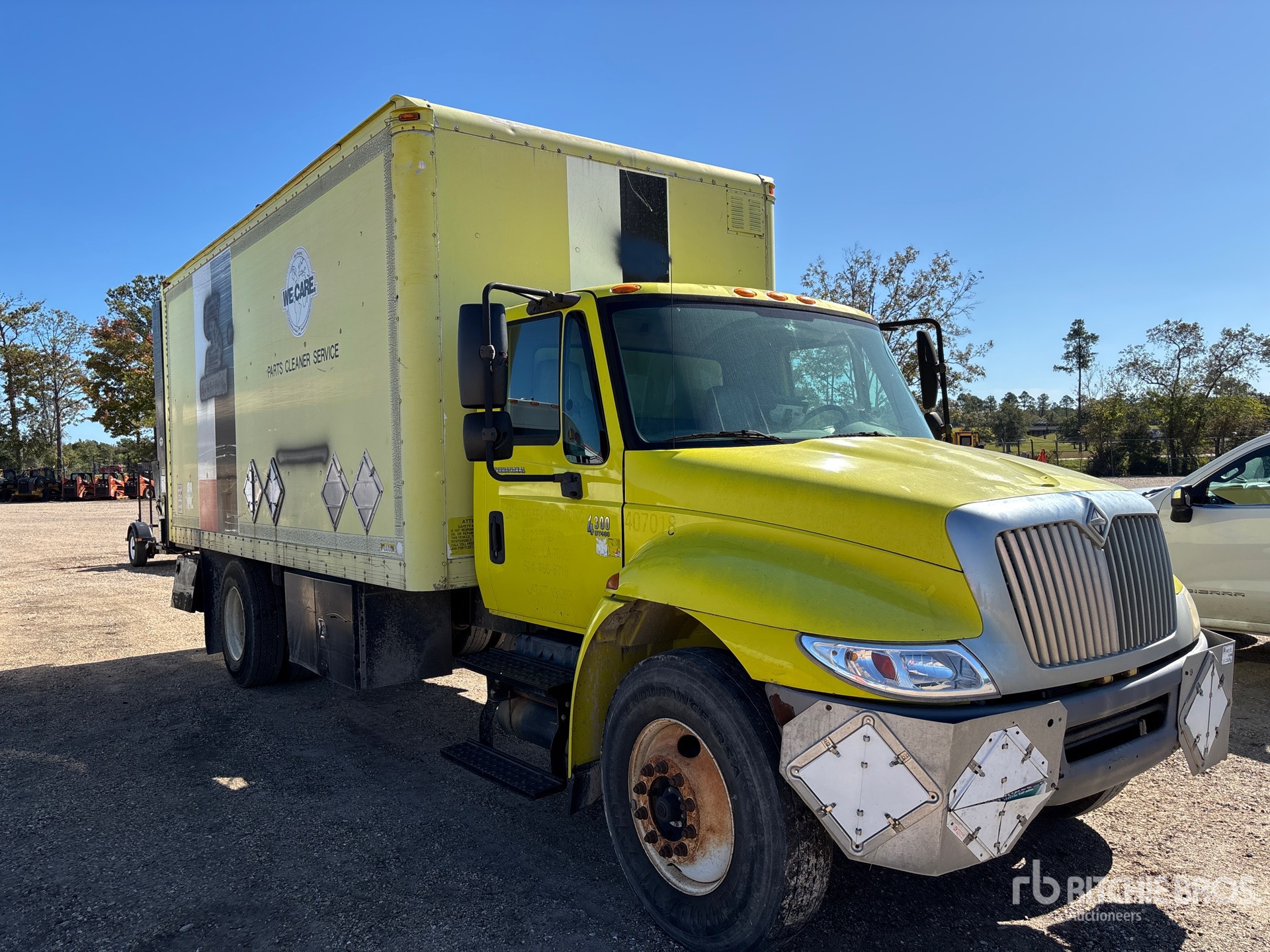 General Appearance with Picture, Right Front Corner