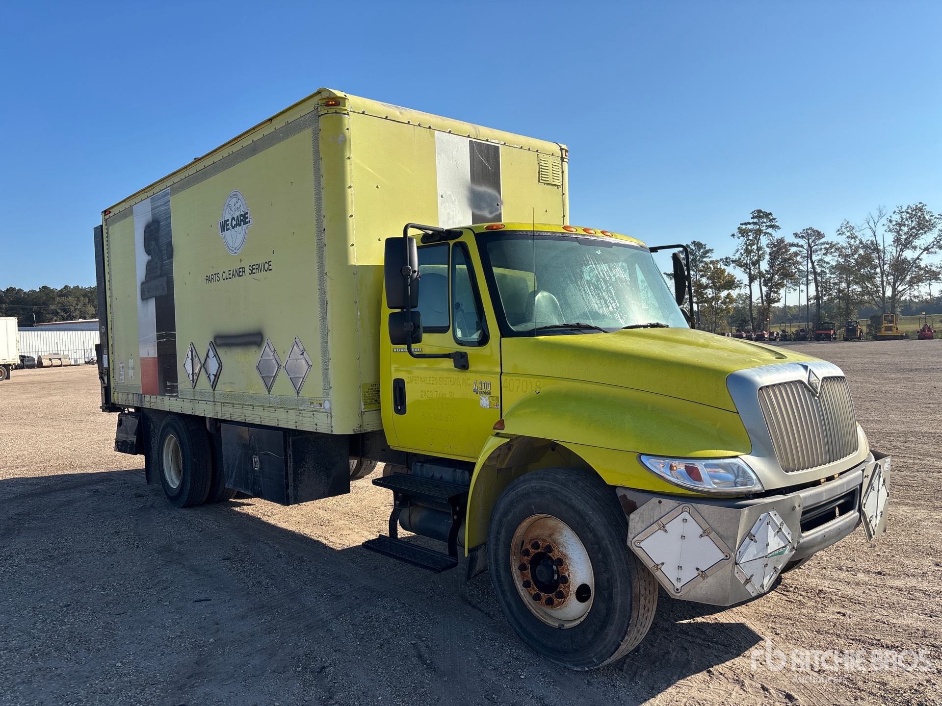 General Appearance with Picture, Right Front Corner