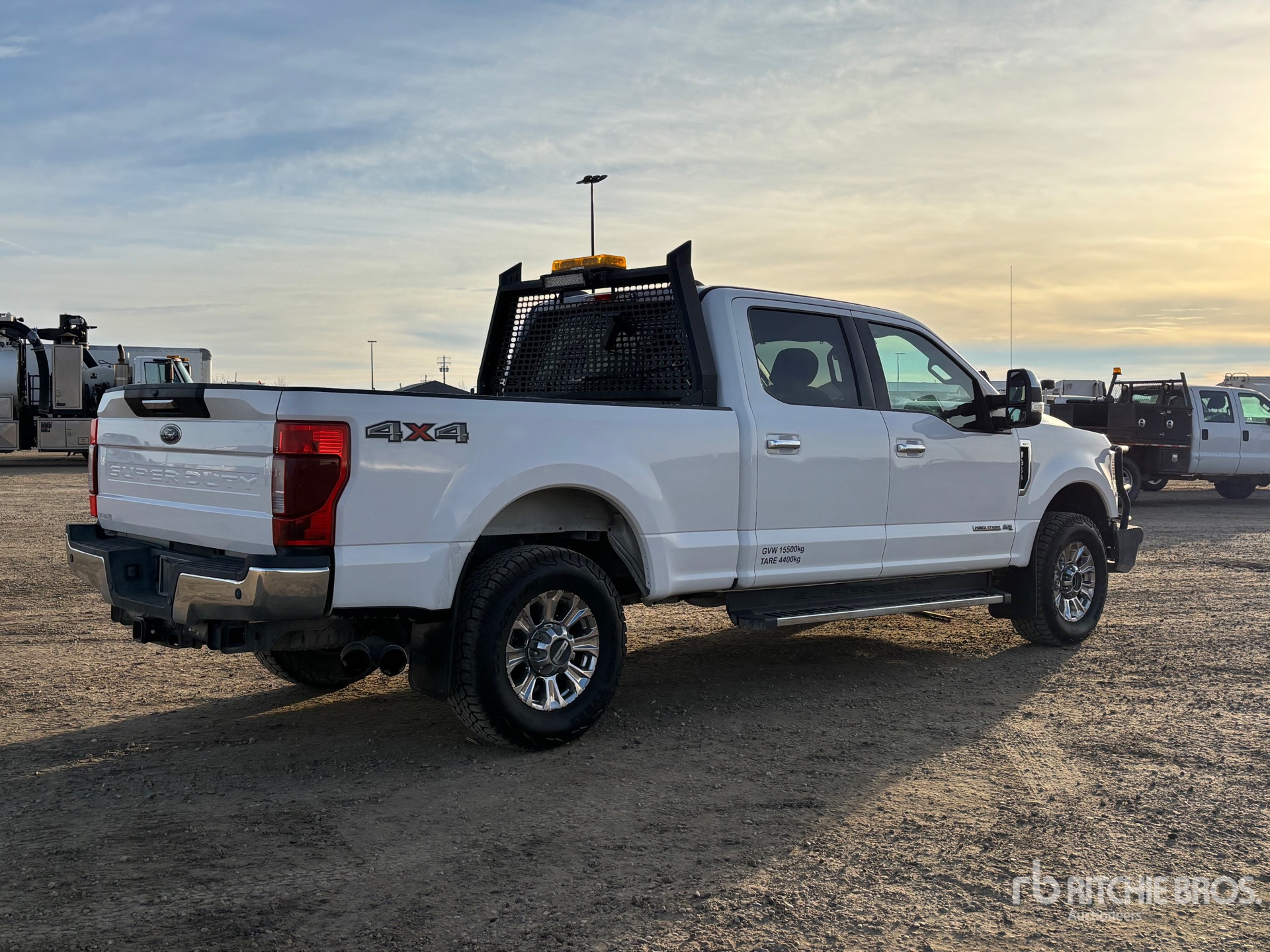 Aspect général with Image, coin arrière droit