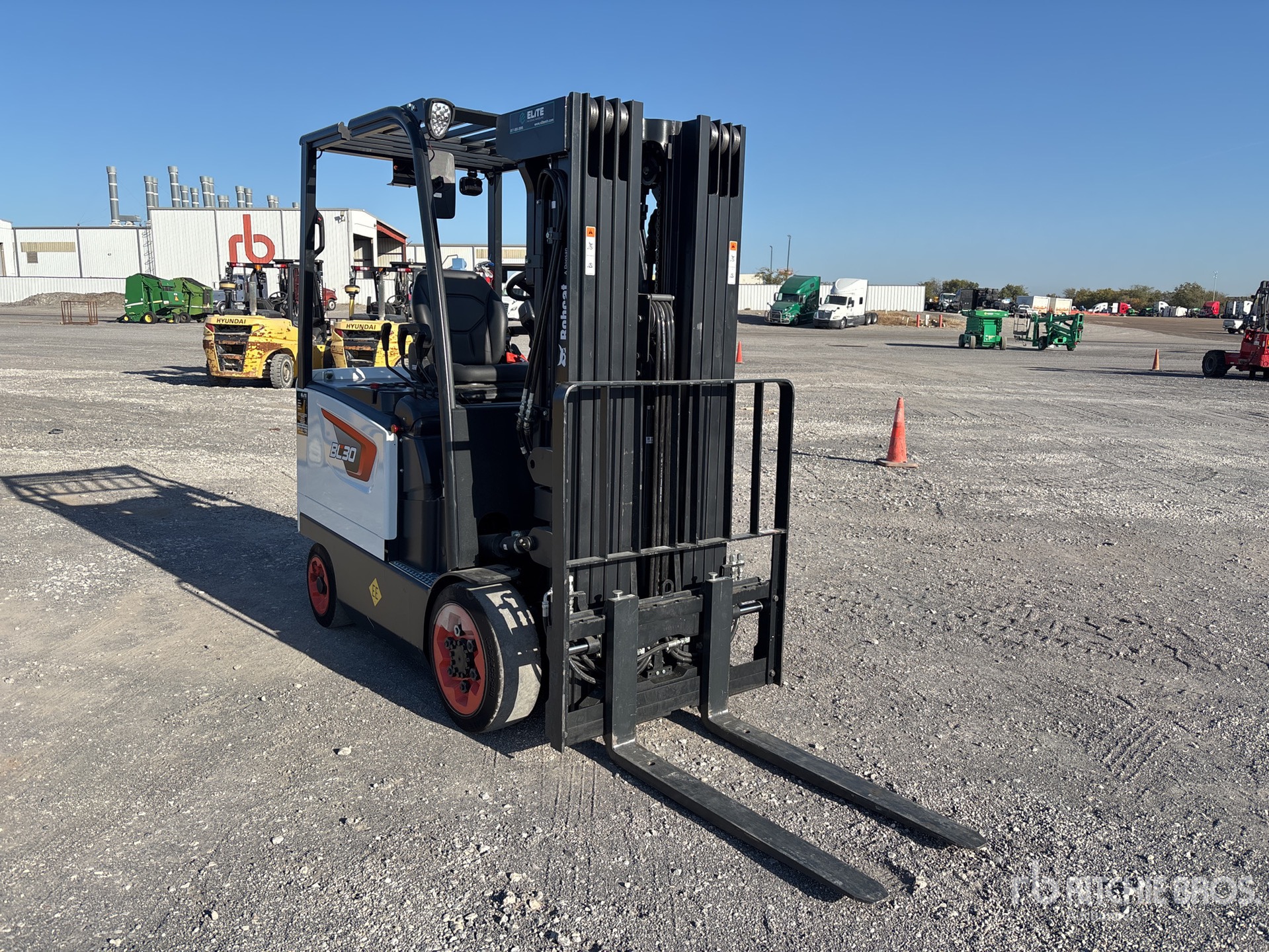 General Appearance with Picture, Right Front Corner