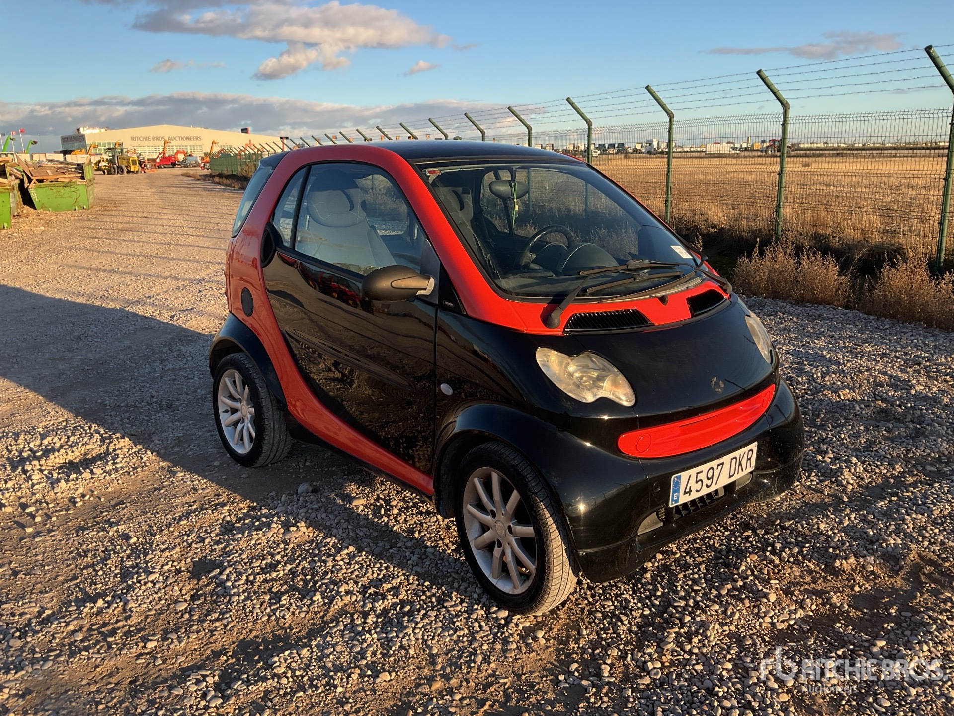 General Appearance with Picture, Right Front Corner