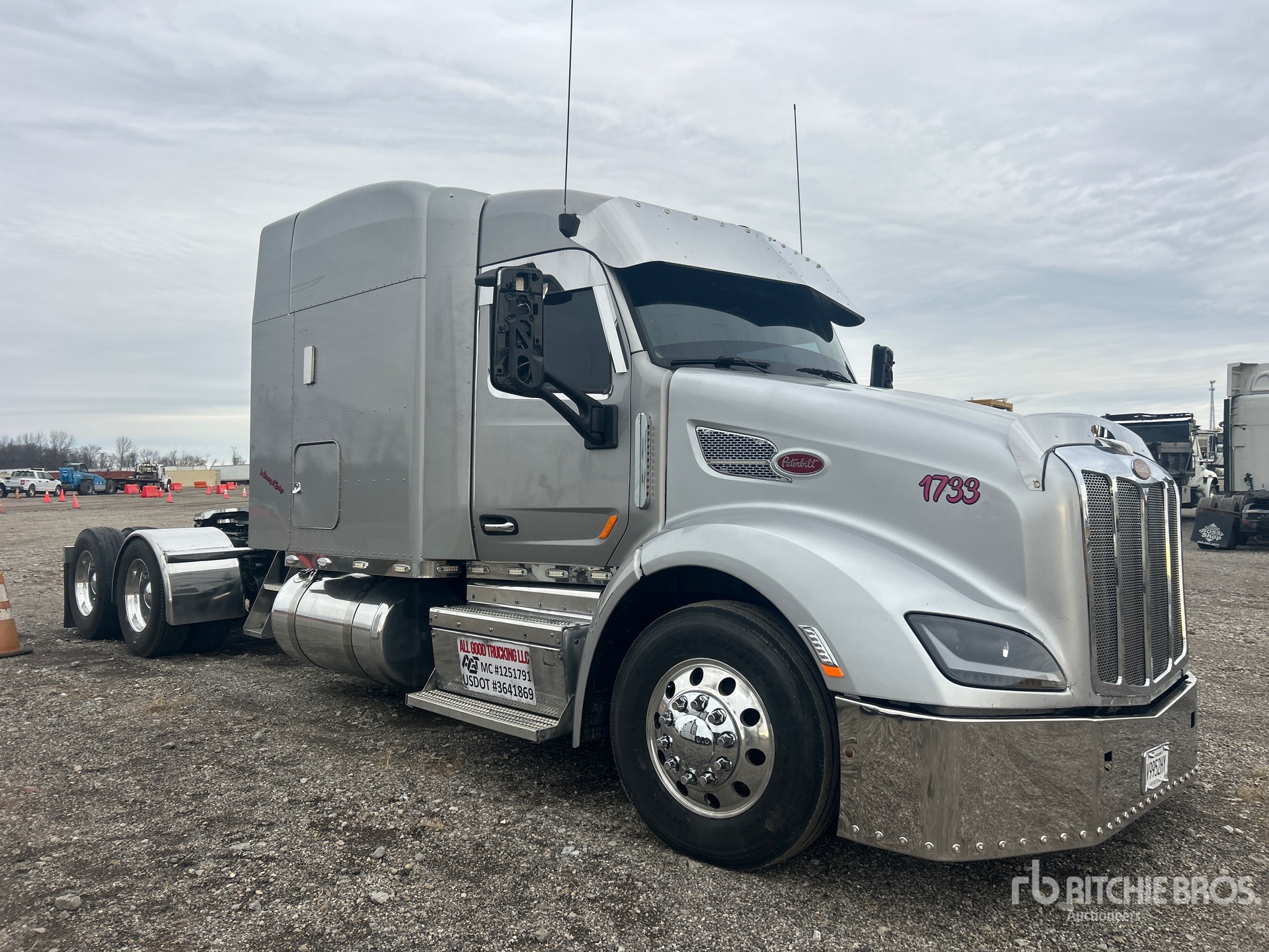 General Appearance with Picture, Right Front Corner