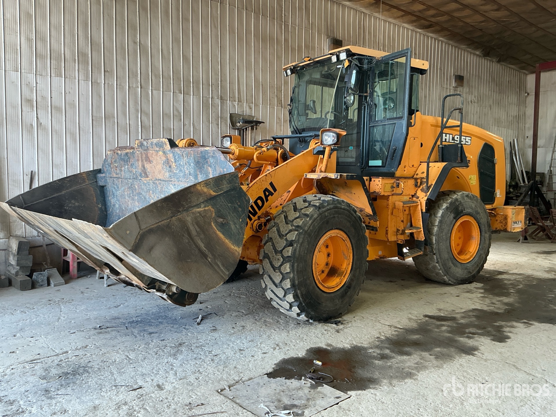 General Appearance with Featured Photo