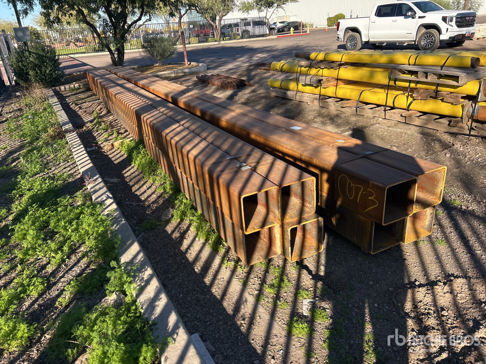 Aspect général with Image, coin avant droit