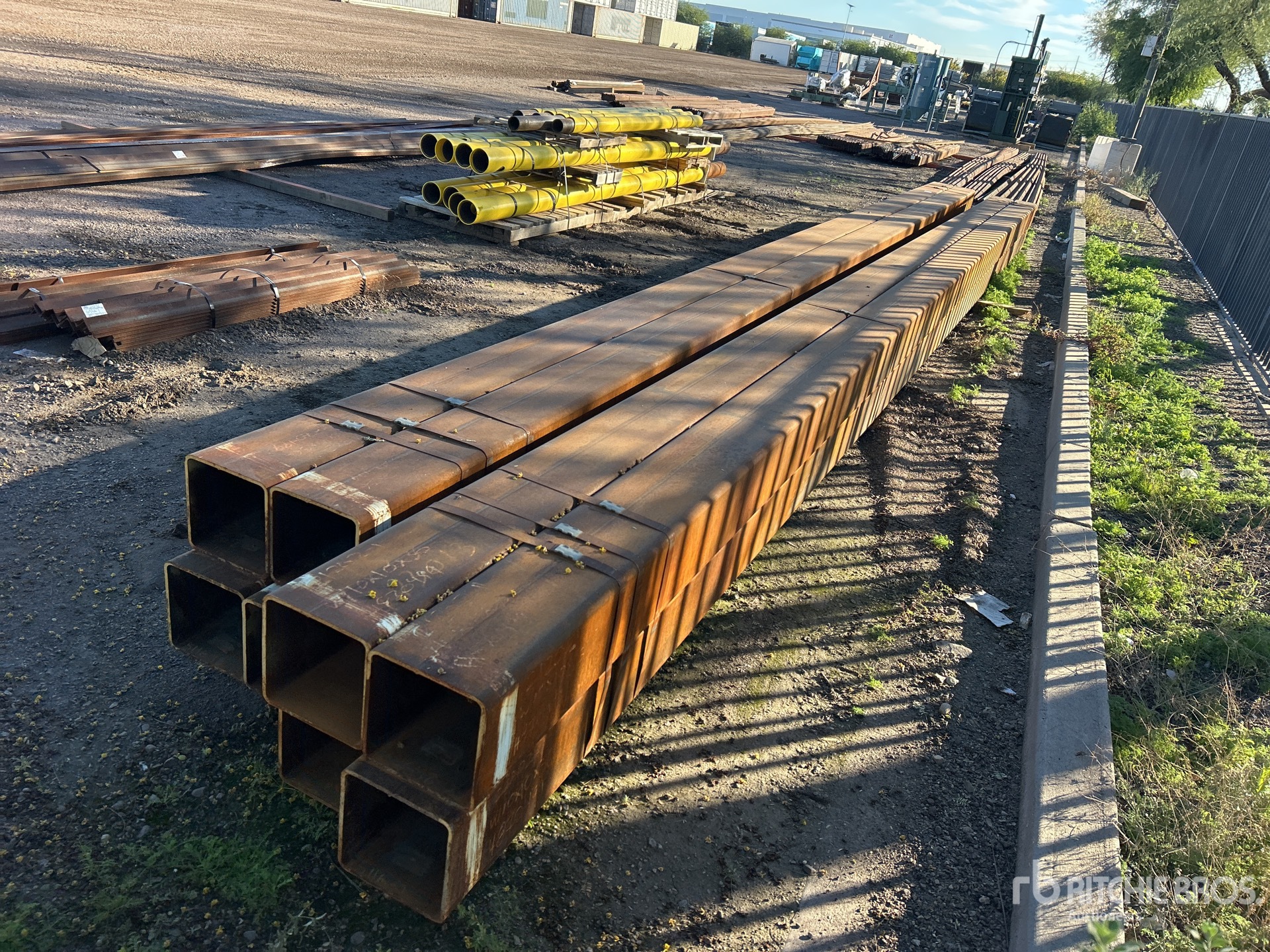 Aspect général with Image, coin arrière droit