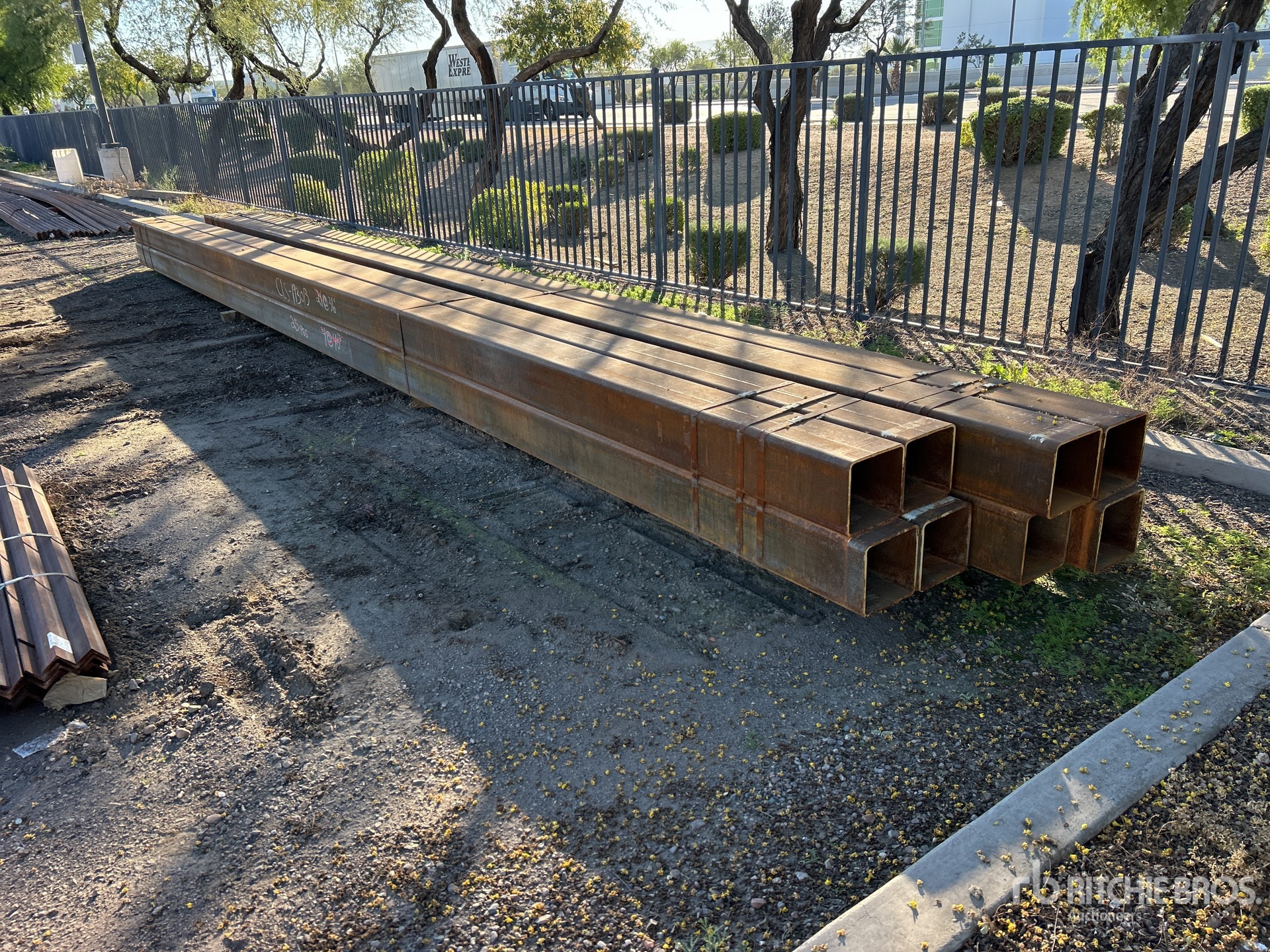 Aspect général with Image, coin arrière gauche