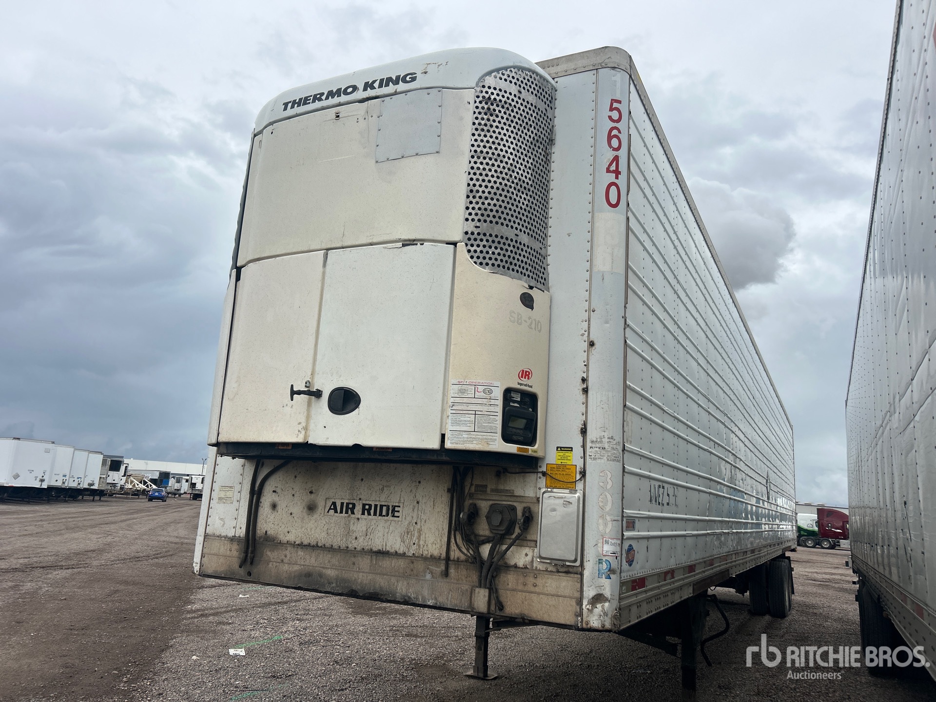 General Appearance with Foto, angolo anteriore sinistro