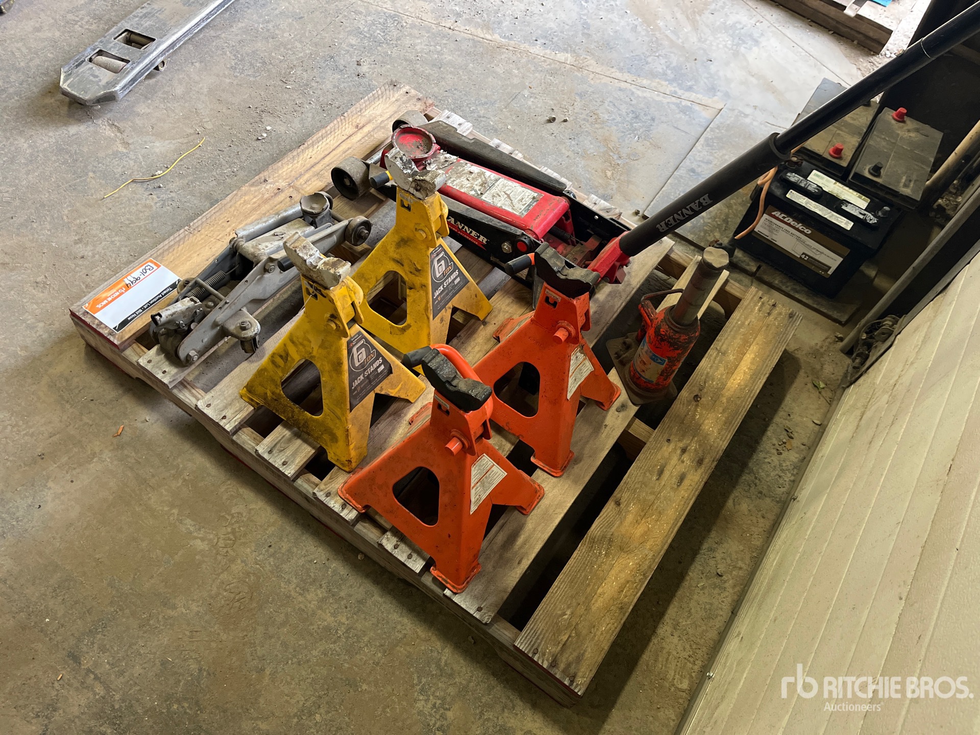 General Appearance with Foto, angolo posteriore sinistro