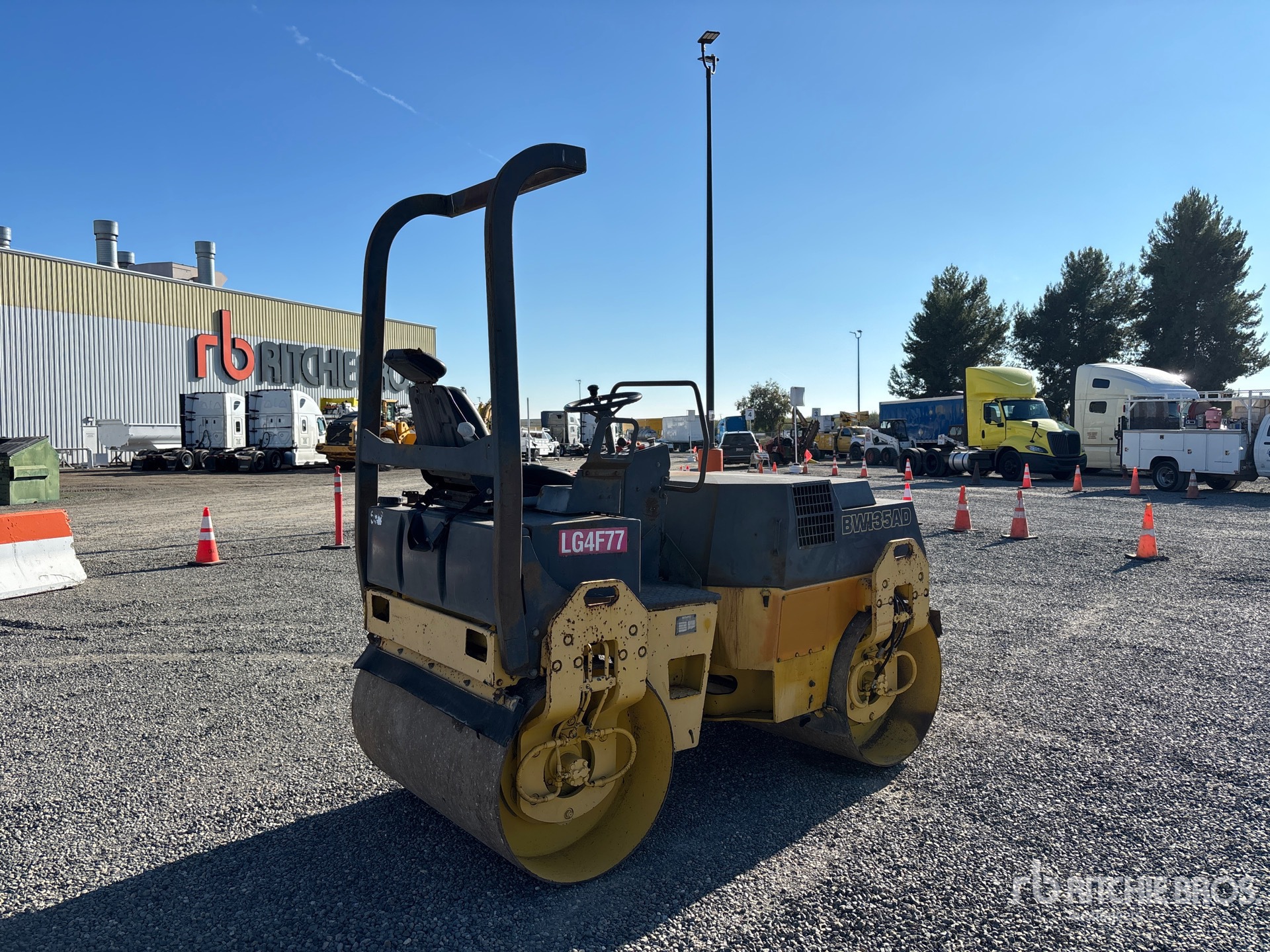 General Appearance with Bild, Ecke hinten rechts