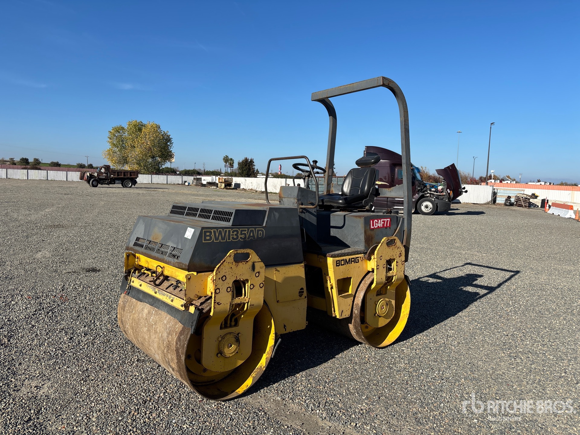 General Appearance with Bild, Ecke vorne links