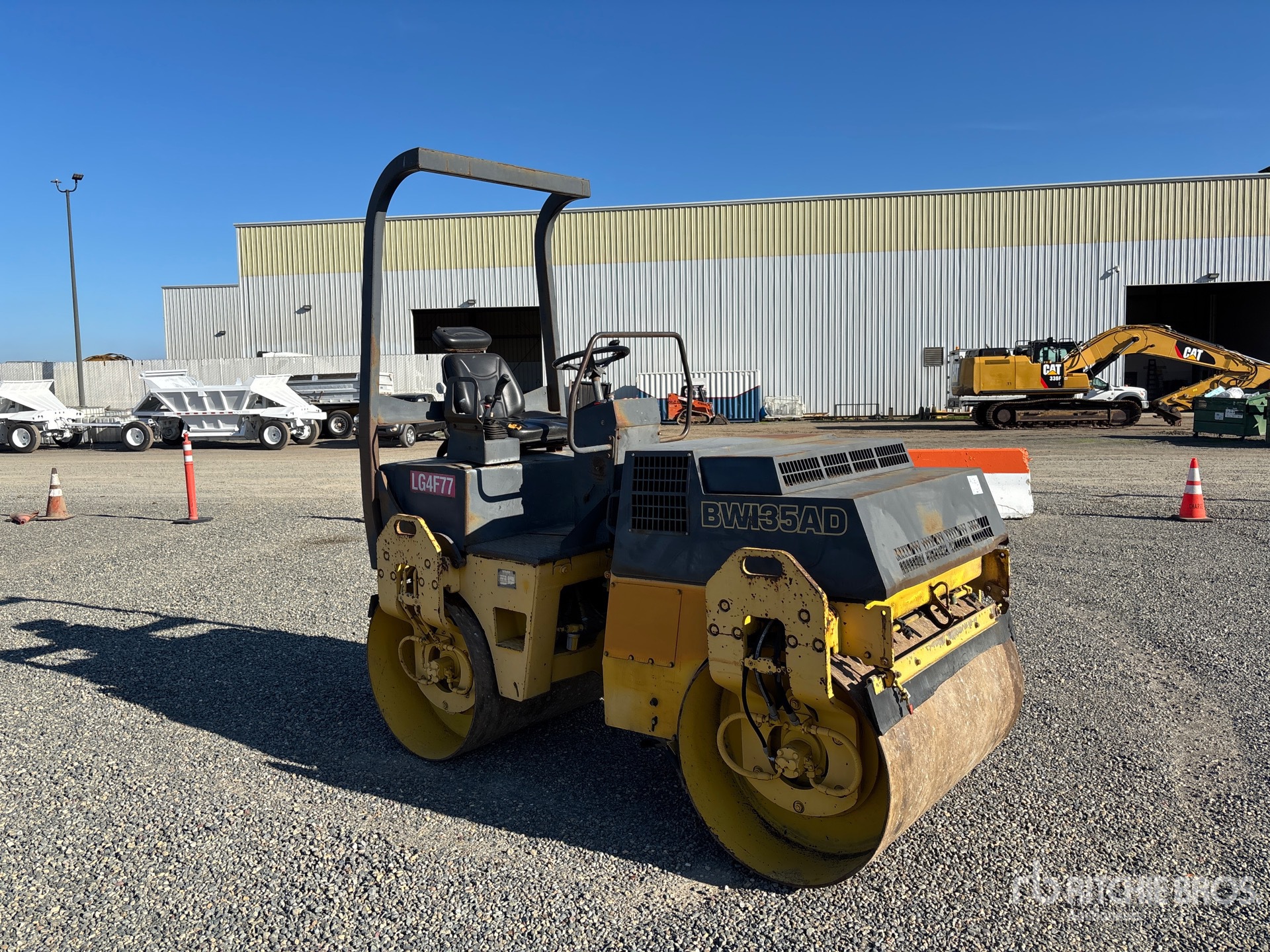 General Appearance with Bild, Ecke vorne rechts