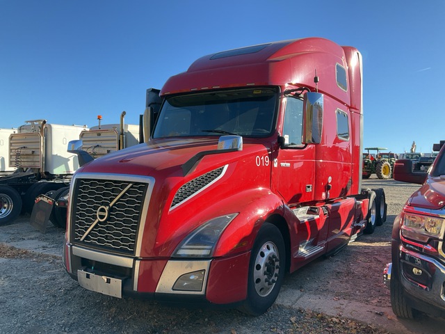 2020 Volvo VNL860 6x4 T/A Sleeper Truck Tractor