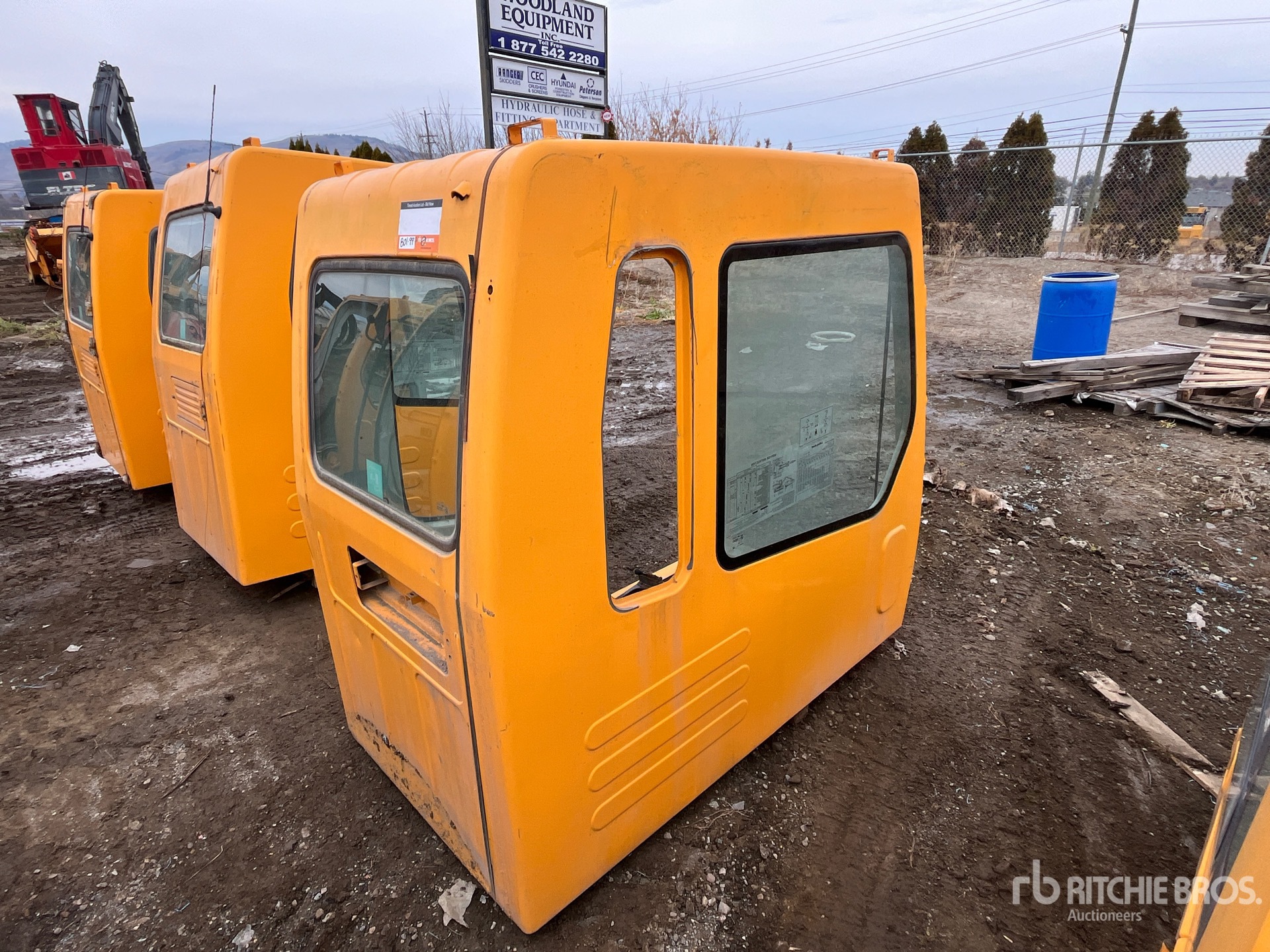 General Appearance with Bild, Ecke vorne links