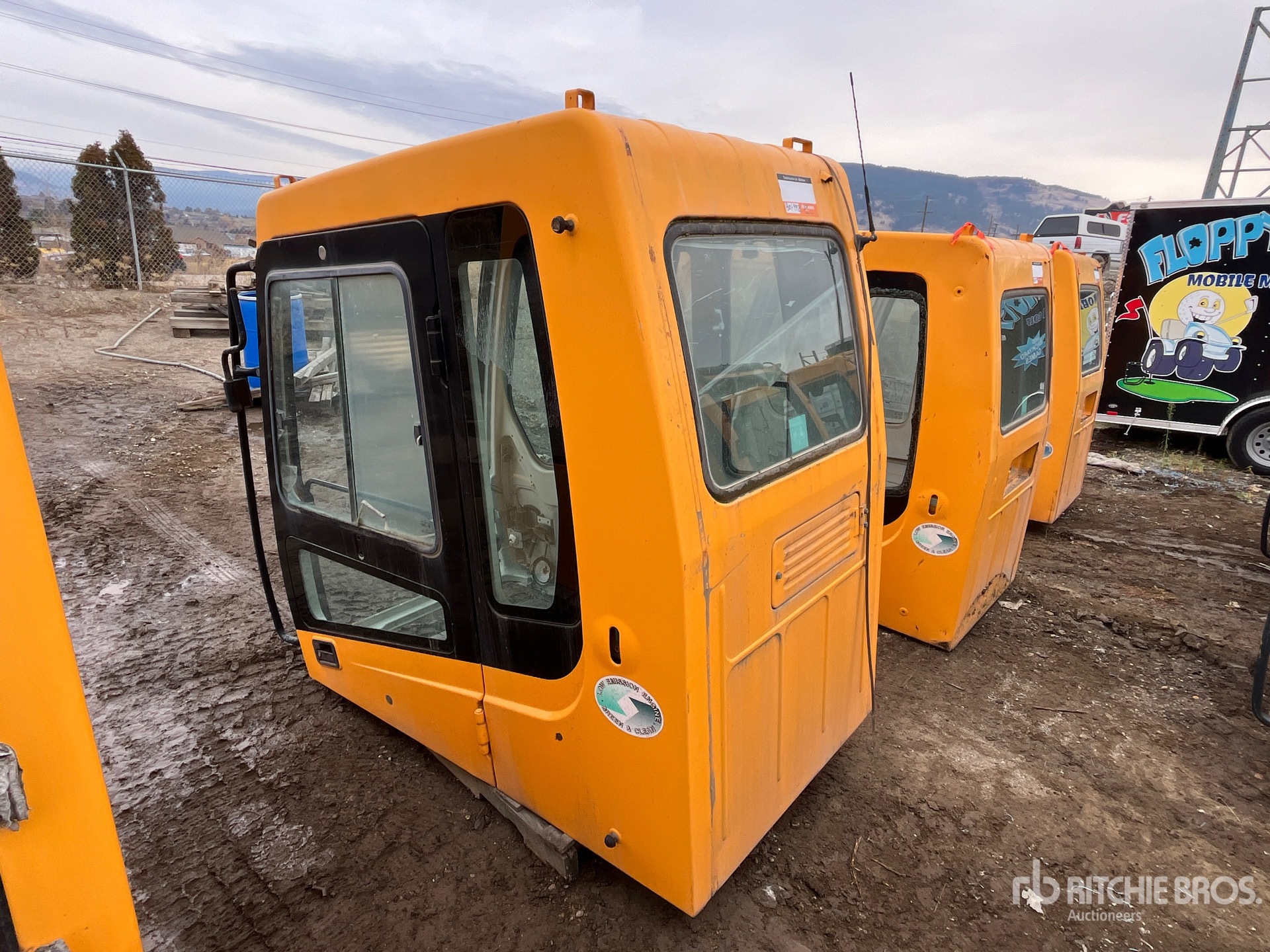 General Appearance with Bild, Ecke vorne rechts