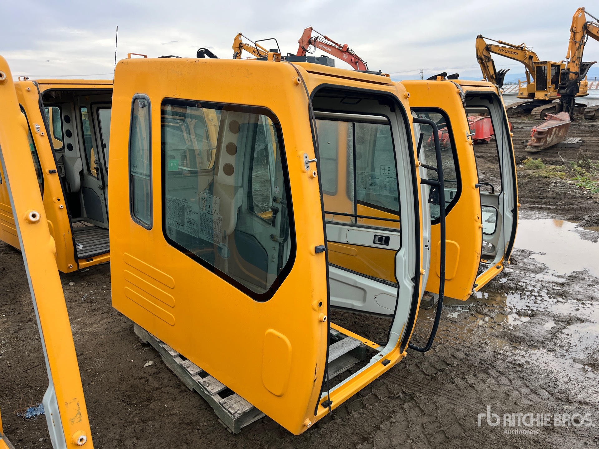 General Appearance with Bild, Ecke hinten links