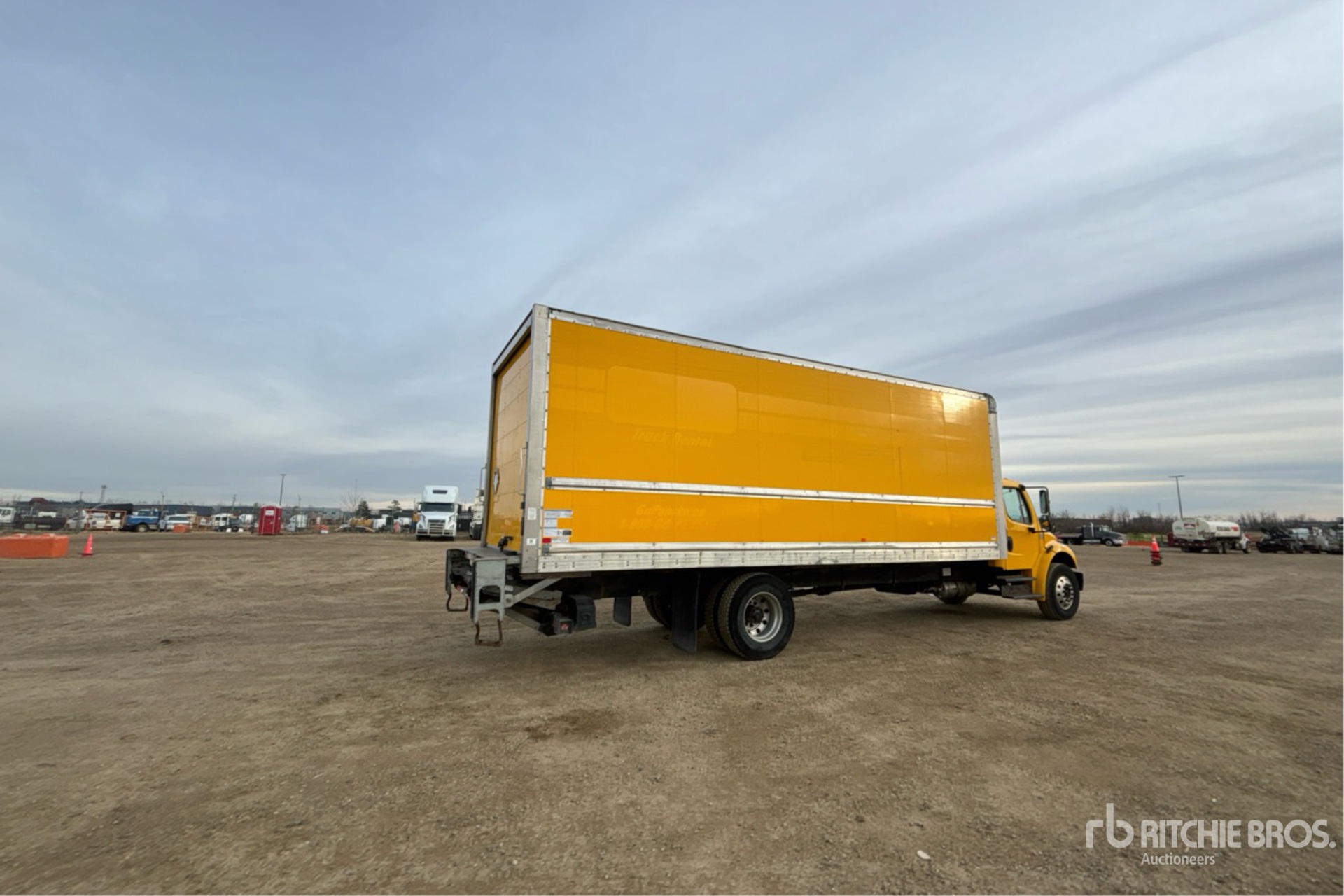 Aspect général with Image, coin arrière droit