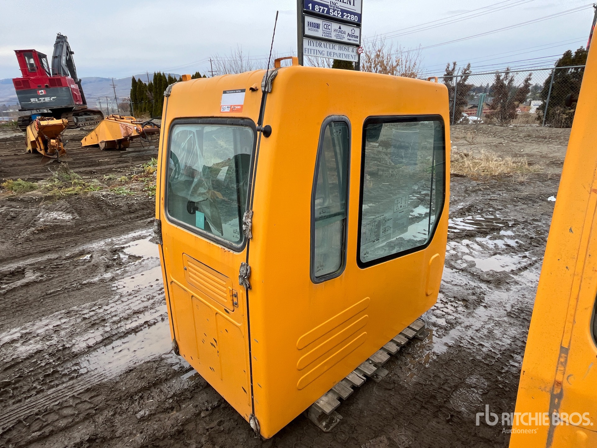 General Appearance with Bild, Ecke vorne links