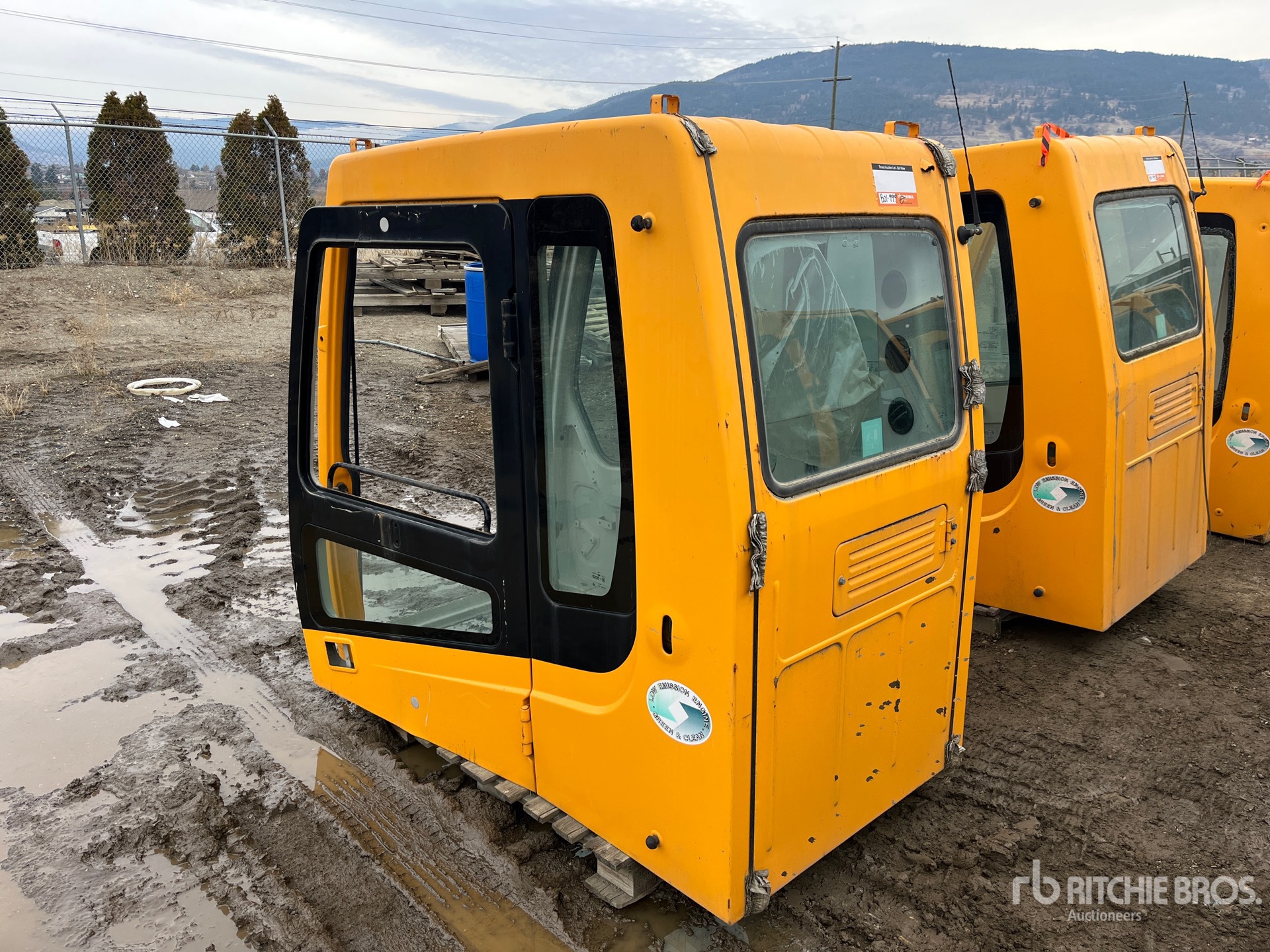 General Appearance with Bild, Ecke vorne rechts