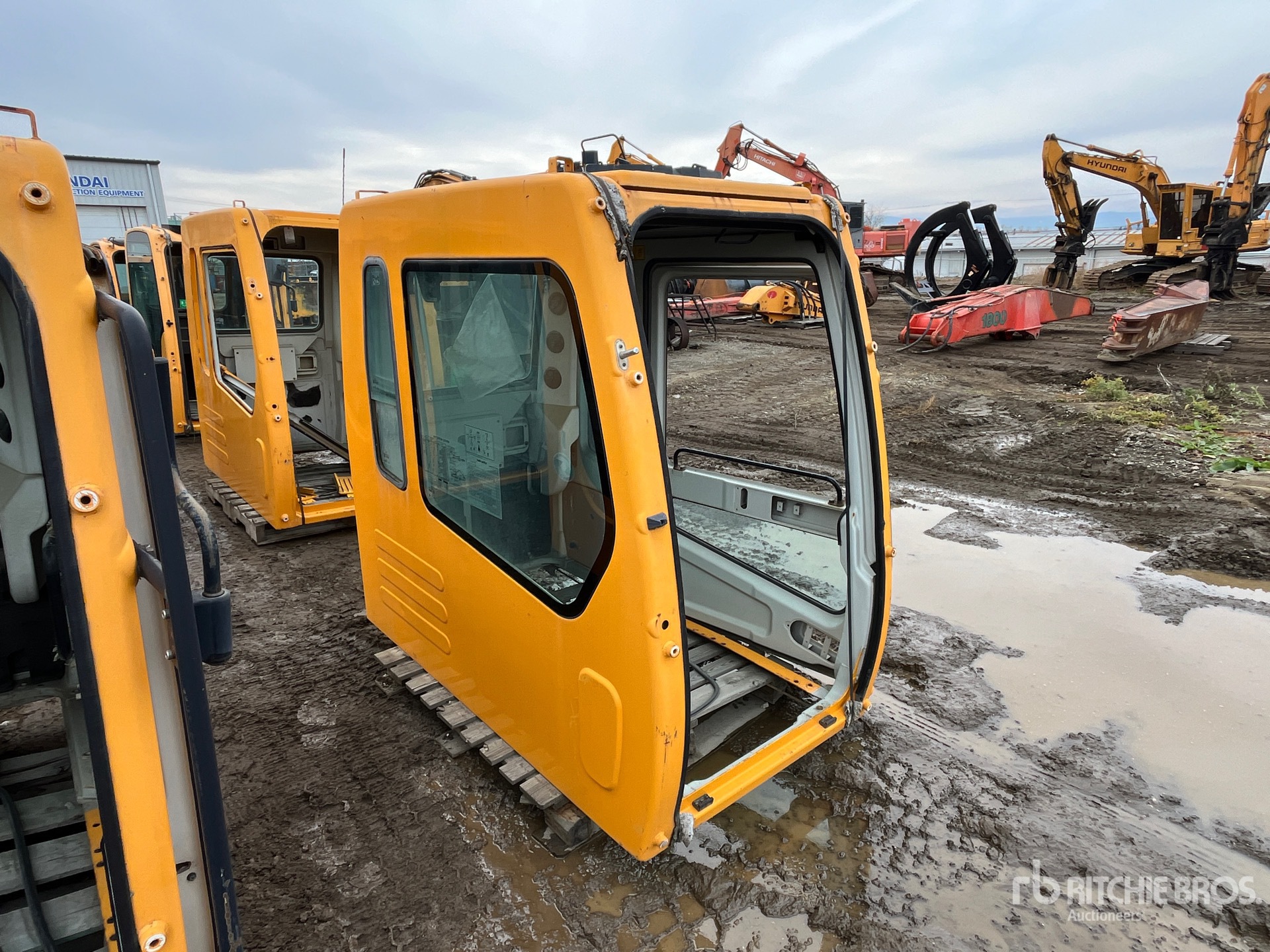 General Appearance with Bild, Ecke hinten links