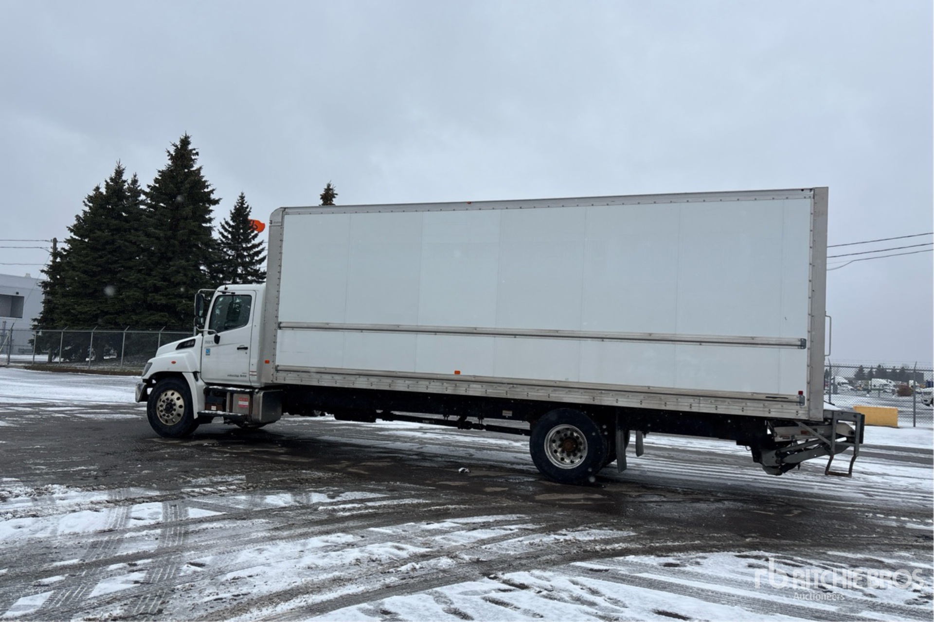 General Appearance with Bild, Ecke hinten links