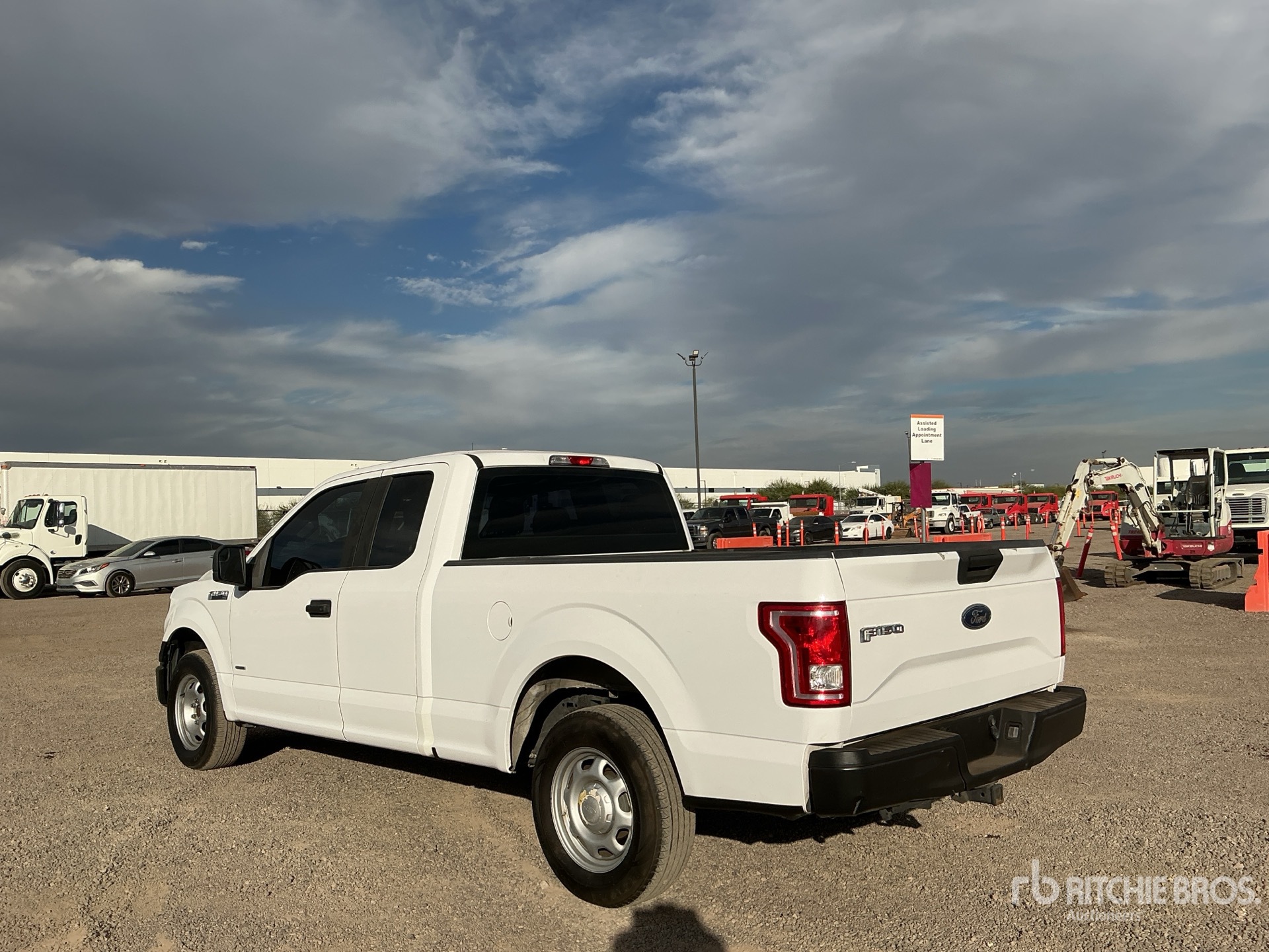 General Appearance with Foto, angolo posteriore sinistro