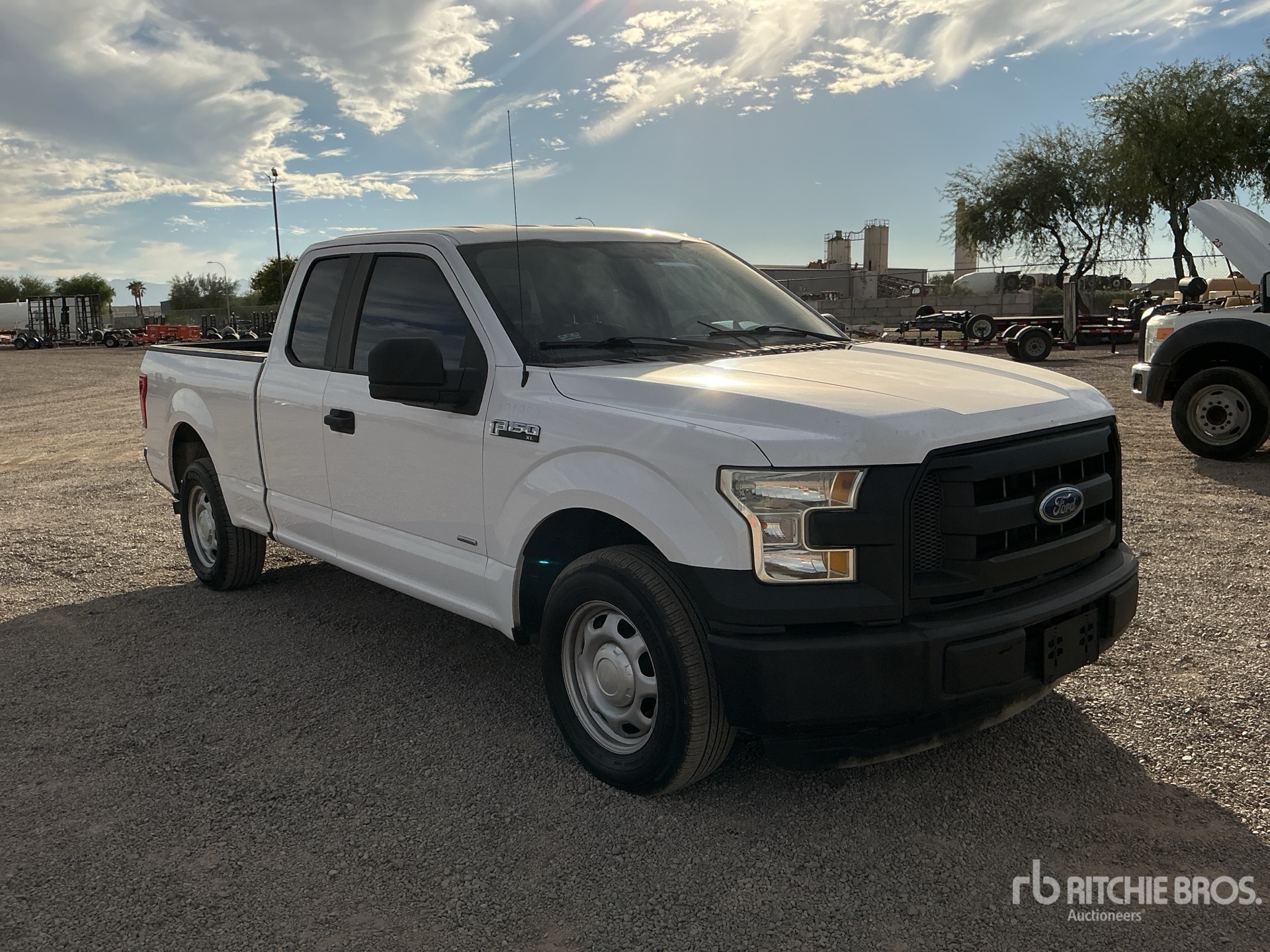 General Appearance with Foto, angolo anteriore destro