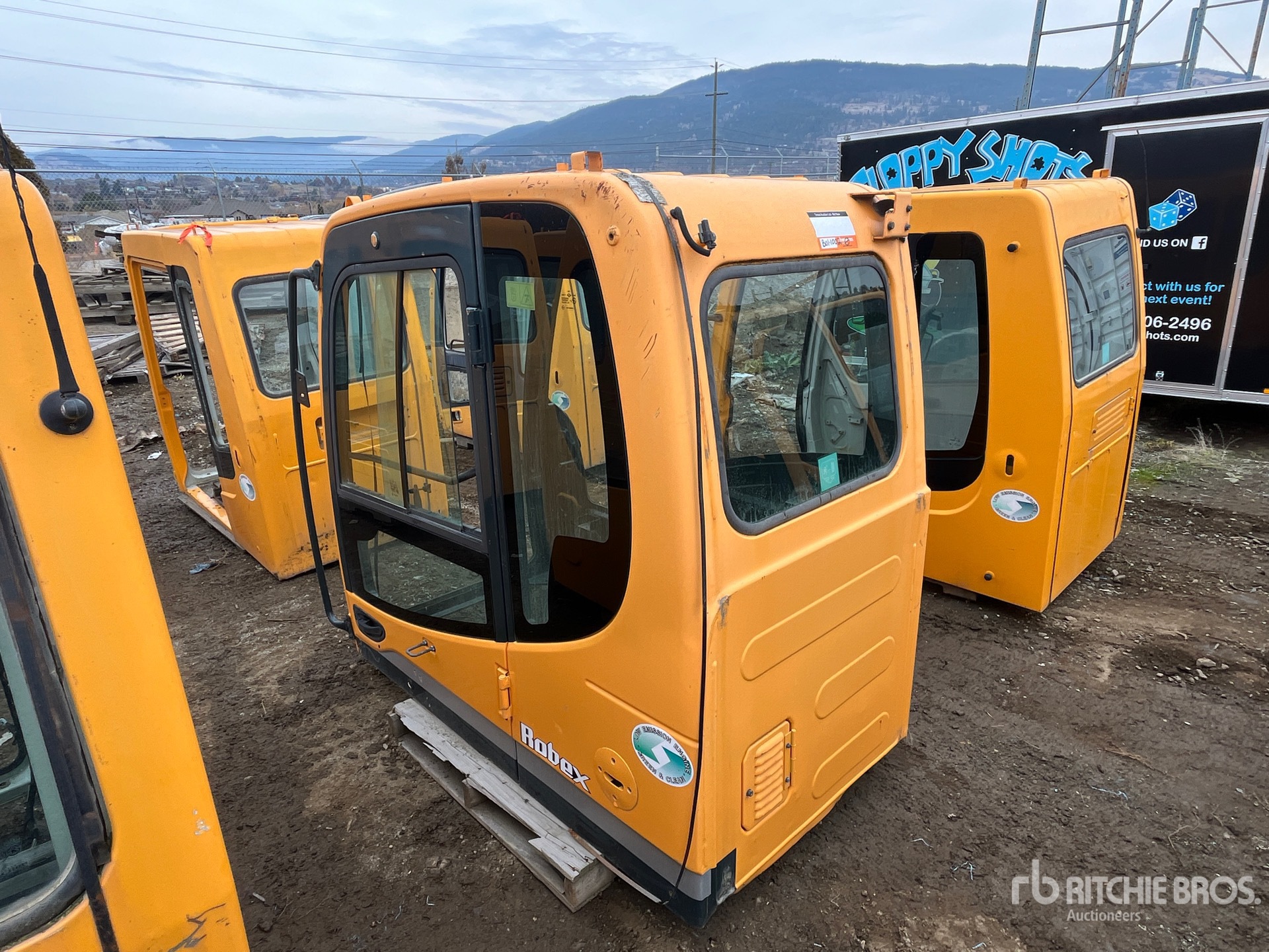 General Appearance with Bild, Ecke vorne rechts