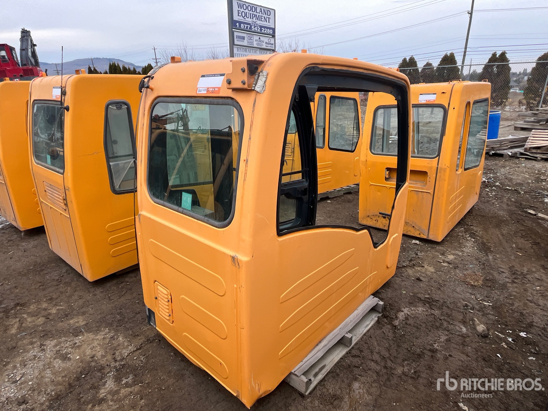 General Appearance with Bild, Ecke vorne links