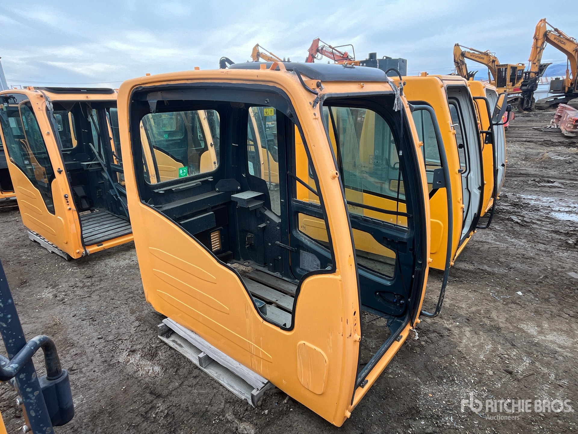 General Appearance with Bild, Ecke hinten links