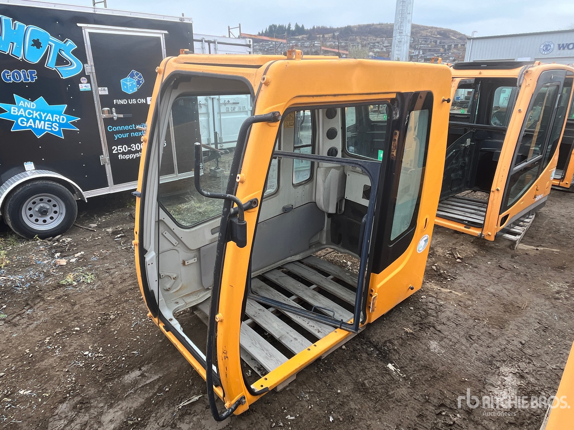 General Appearance with Bild, Ecke hinten rechts