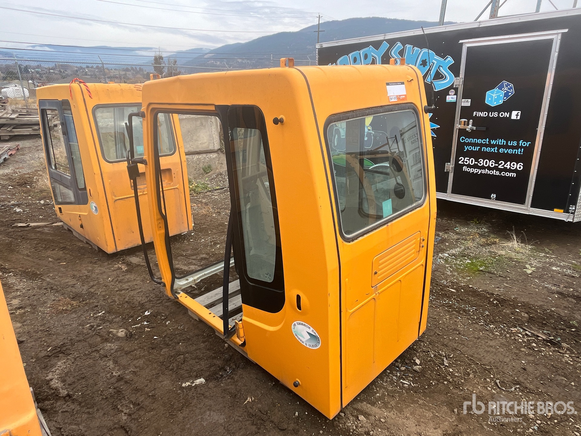 General Appearance with Bild, Ecke vorne rechts